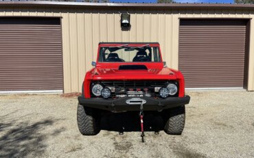 Ford-Bronco-2-door-1974-Red-Black