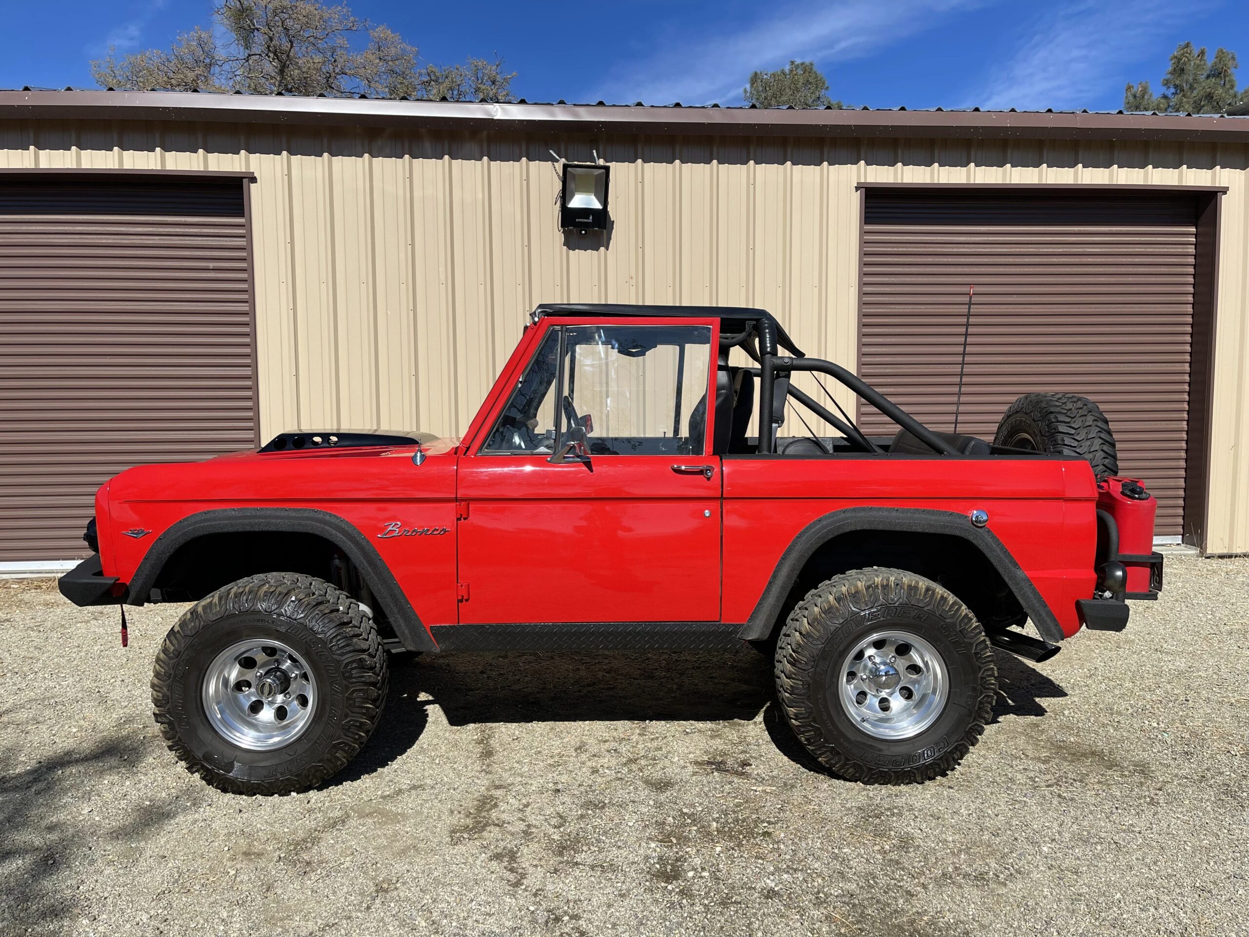 Ford-Bronco-2-door-1974-Red-Black-6