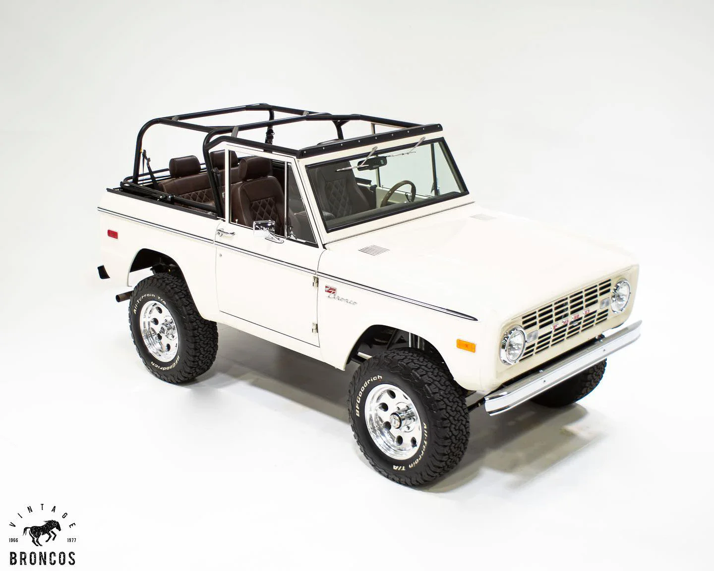 Ford-Bronco-2-door-1974-White-2