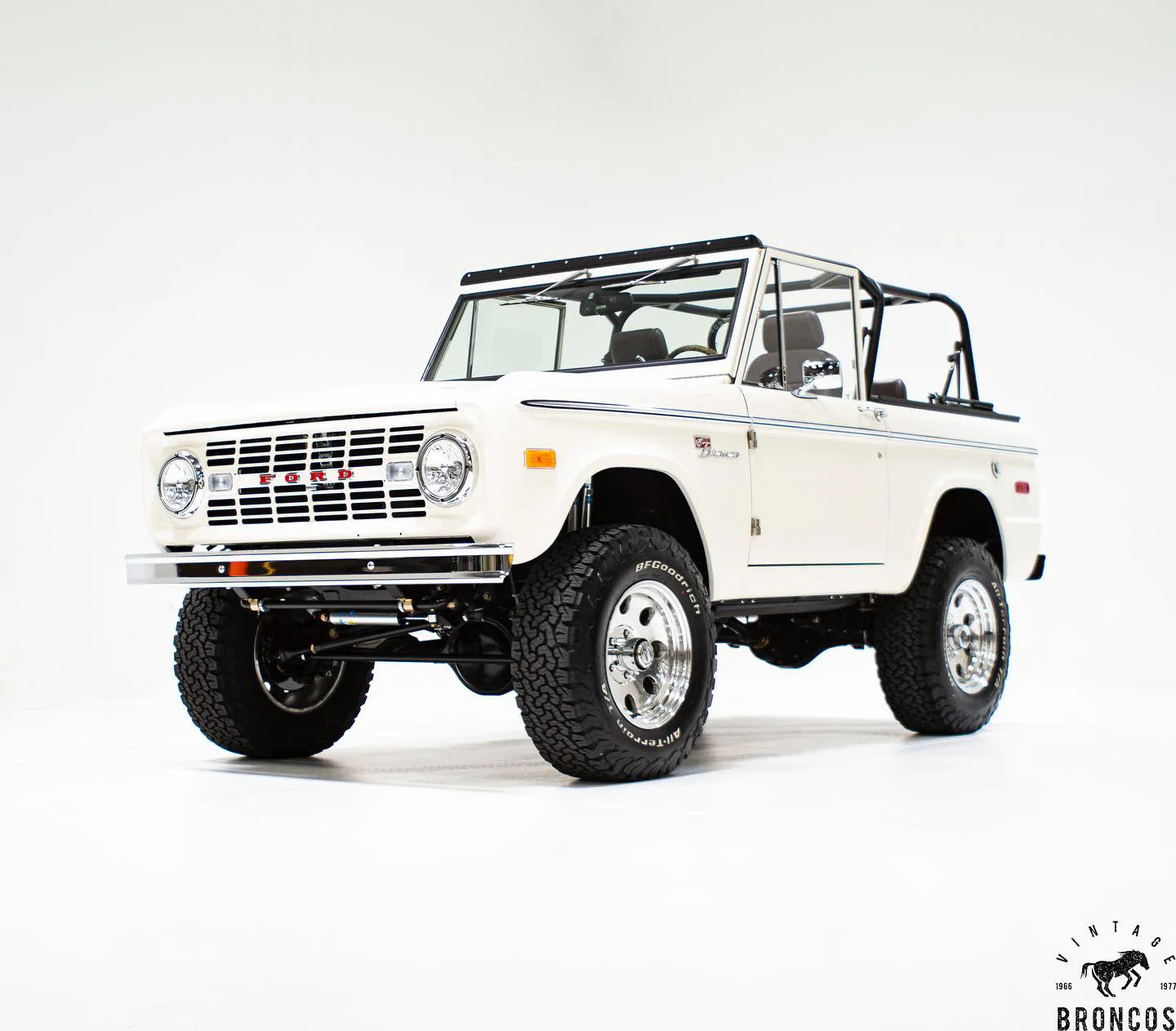 Ford-Bronco-2-door-1974-White-3