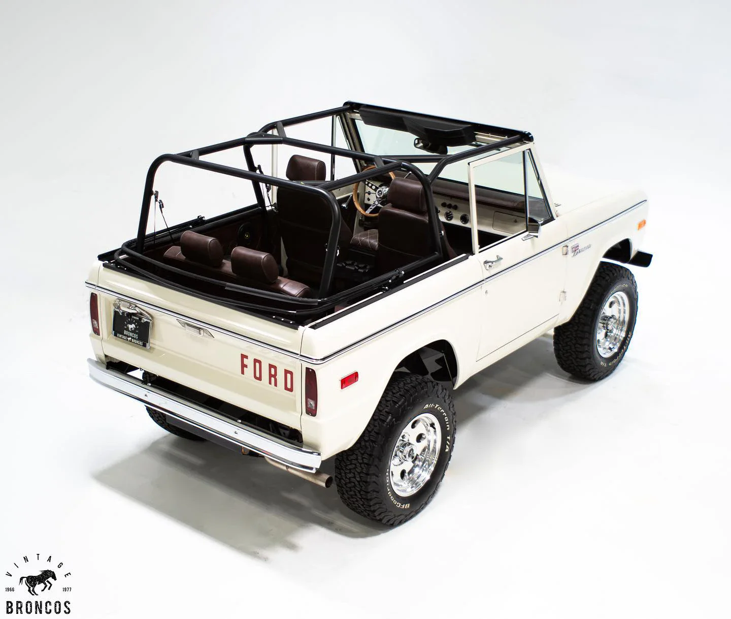 Ford-Bronco-2-door-1974-White-5