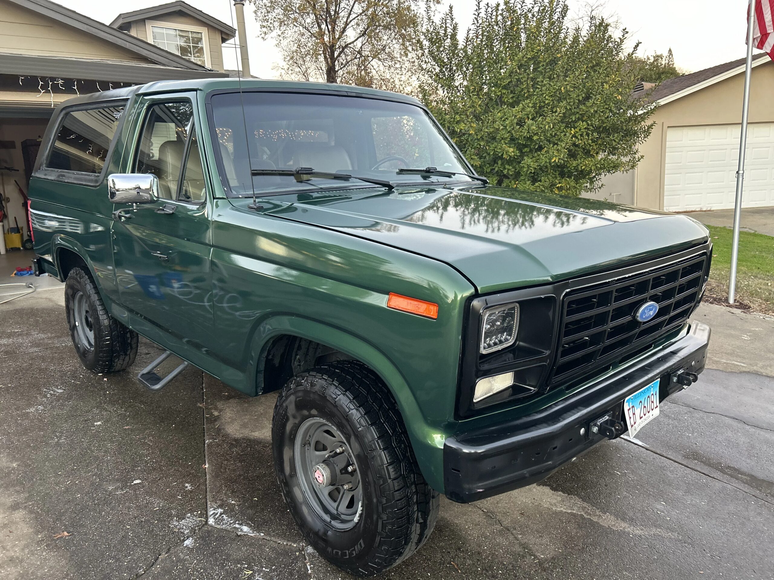 Ford-Bronco-2-door-1986-Gray-11