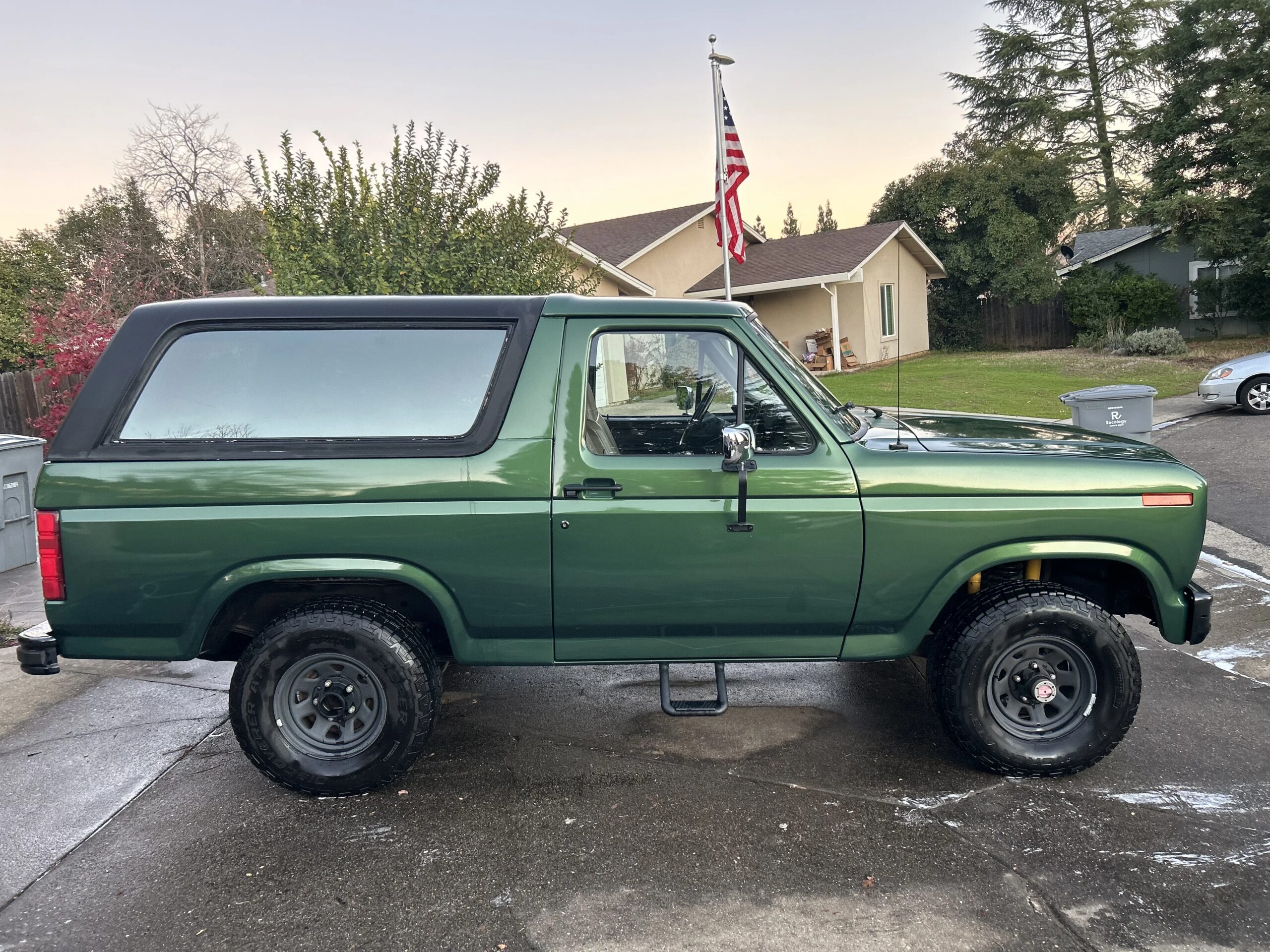 Ford-Bronco-2-door-1986-Gray-12