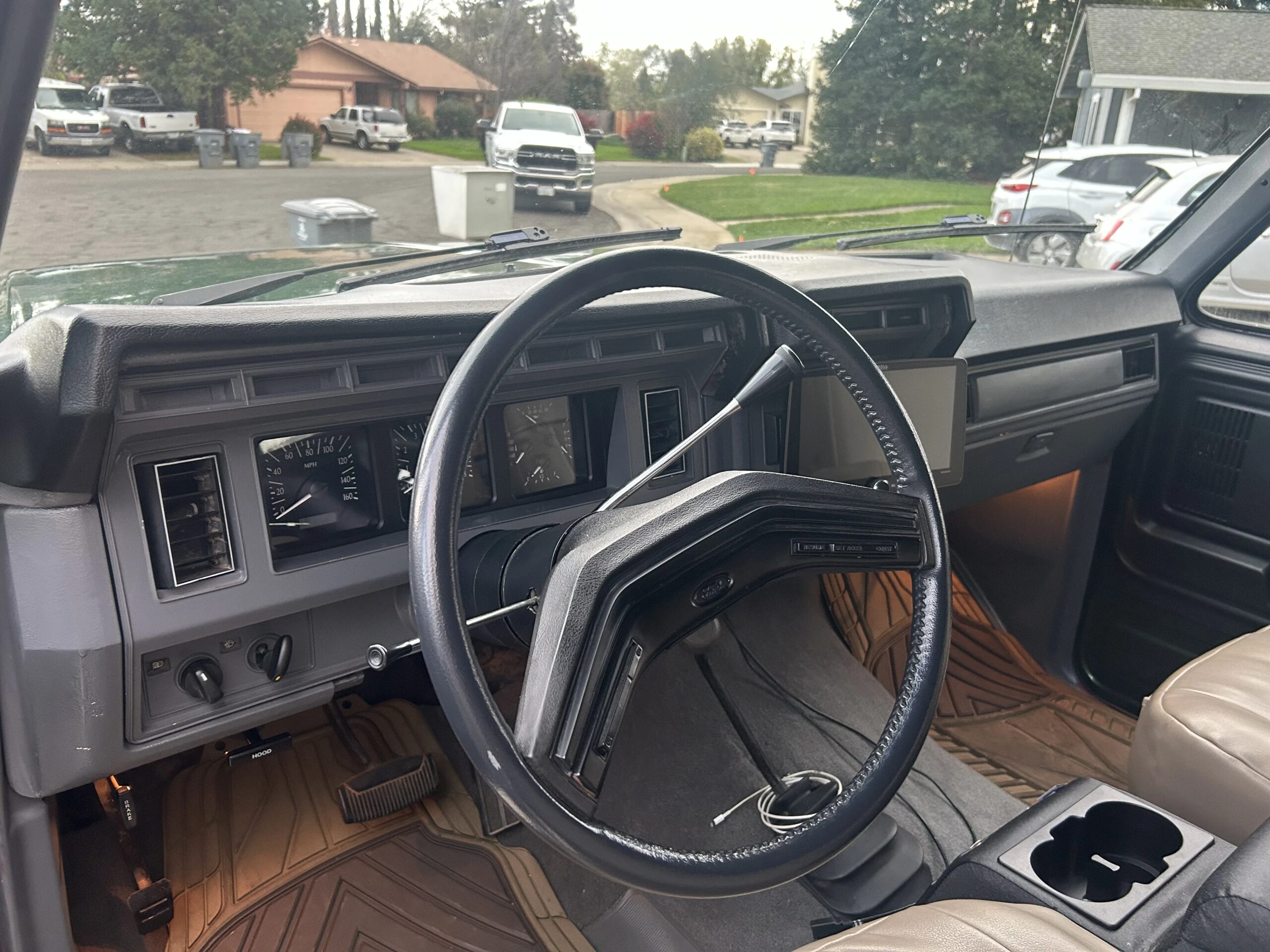 Ford-Bronco-2-door-1986-Gray-19