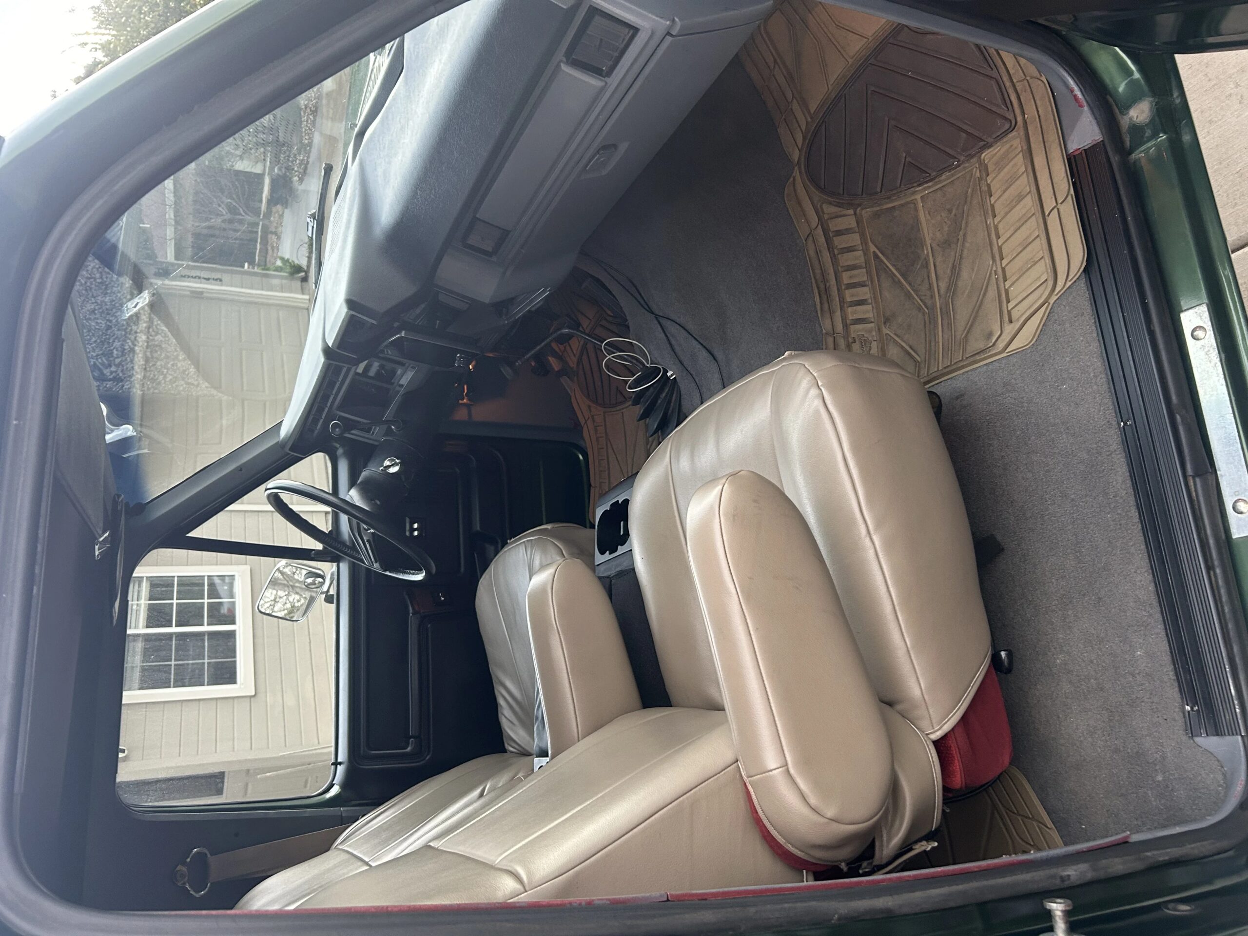 Ford-Bronco-2-door-1986-Gray-21