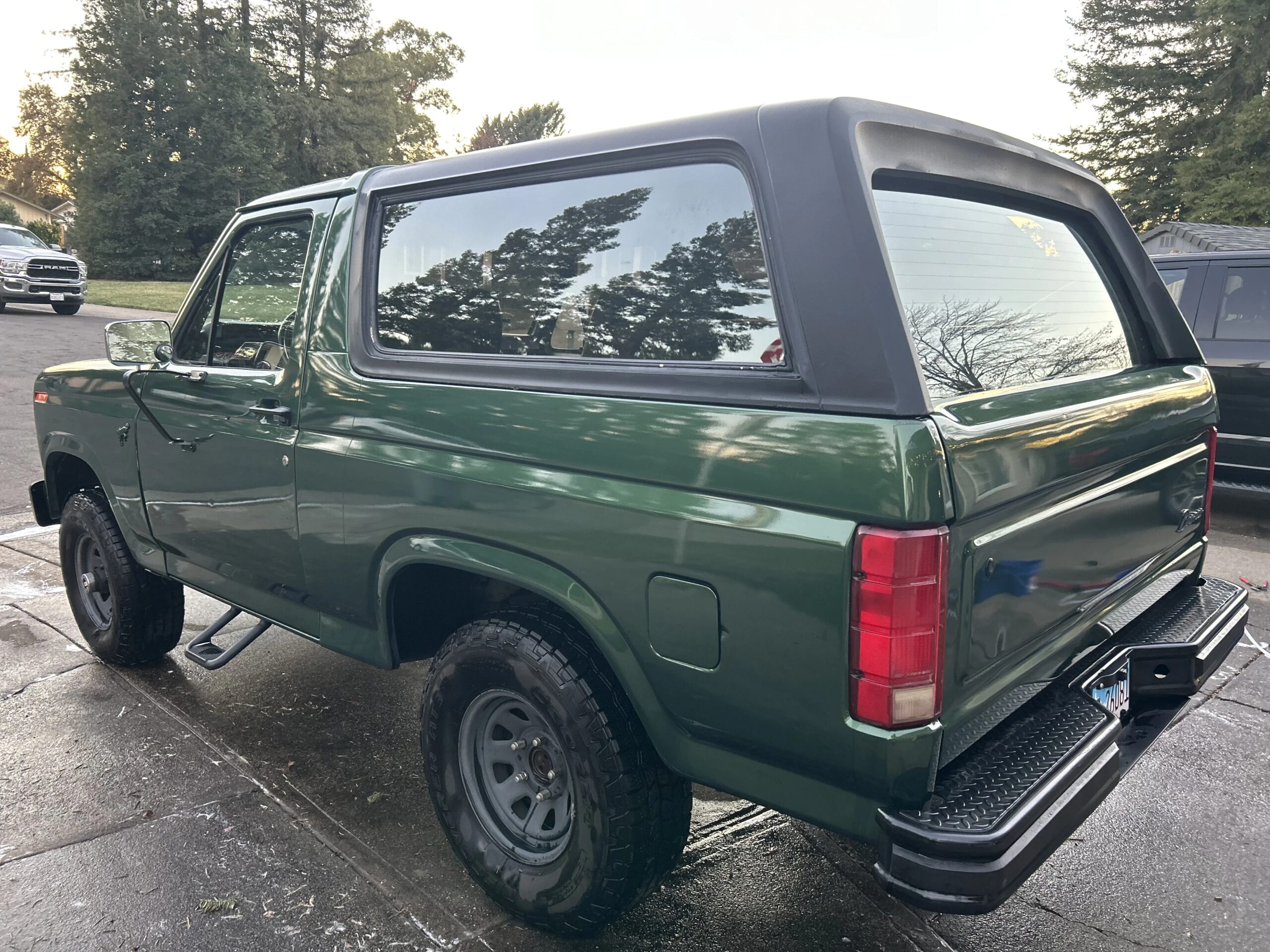 Ford-Bronco-2-door-1986-Gray-3