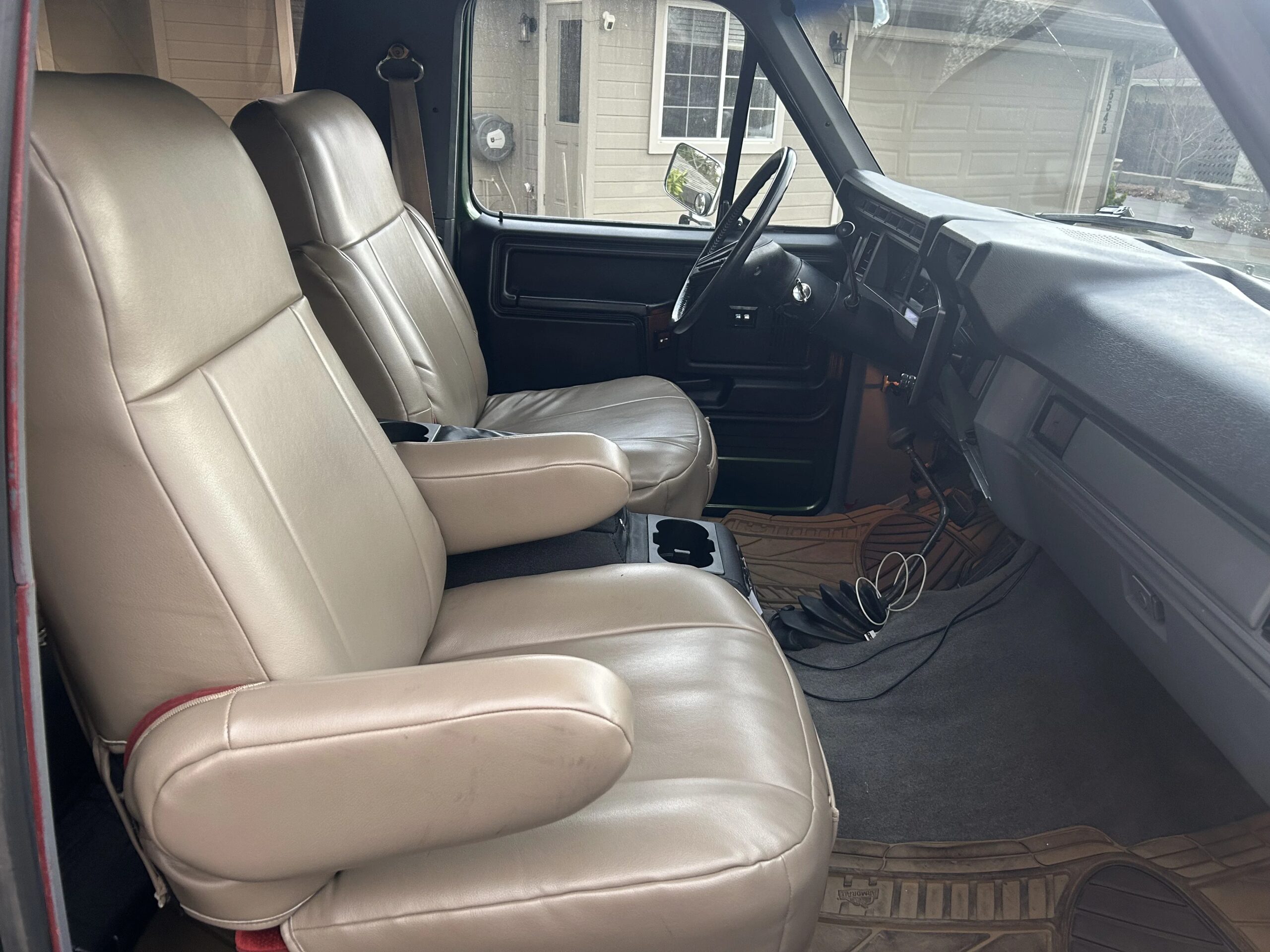 Ford-Bronco-2-door-1986-Gray-6