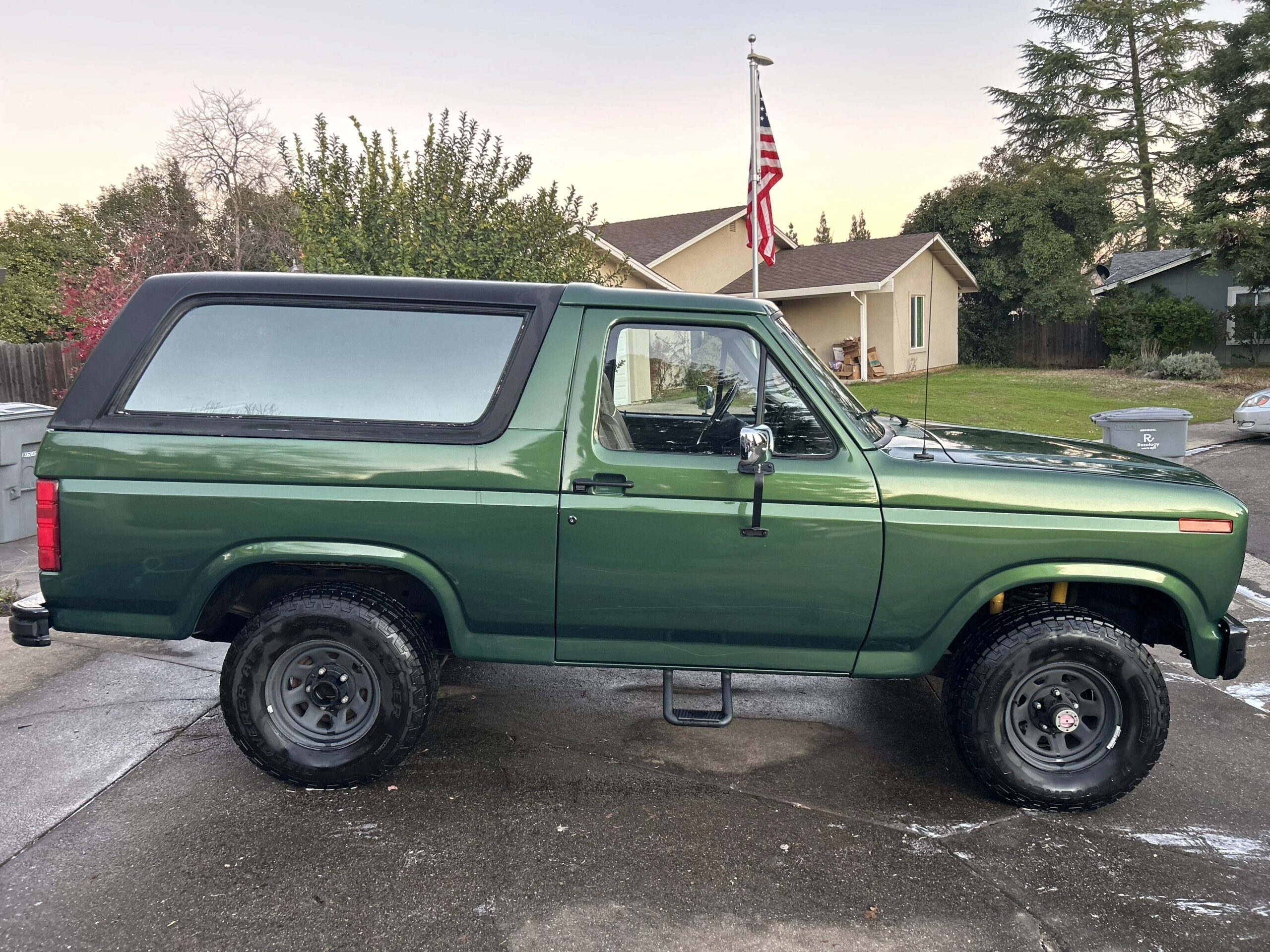 Ford-Bronco-2-door-1986-Gray-8