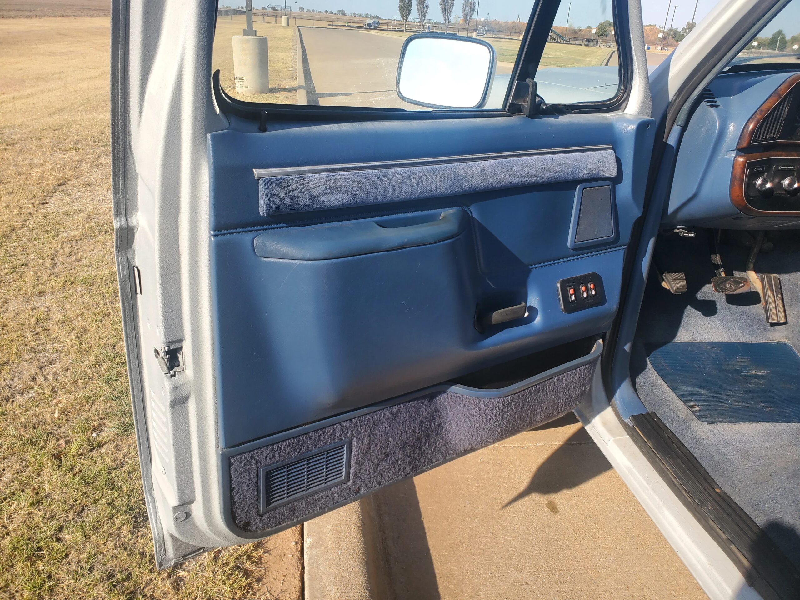 Ford-Bronco-2-door-1988-Gray-Blue-10