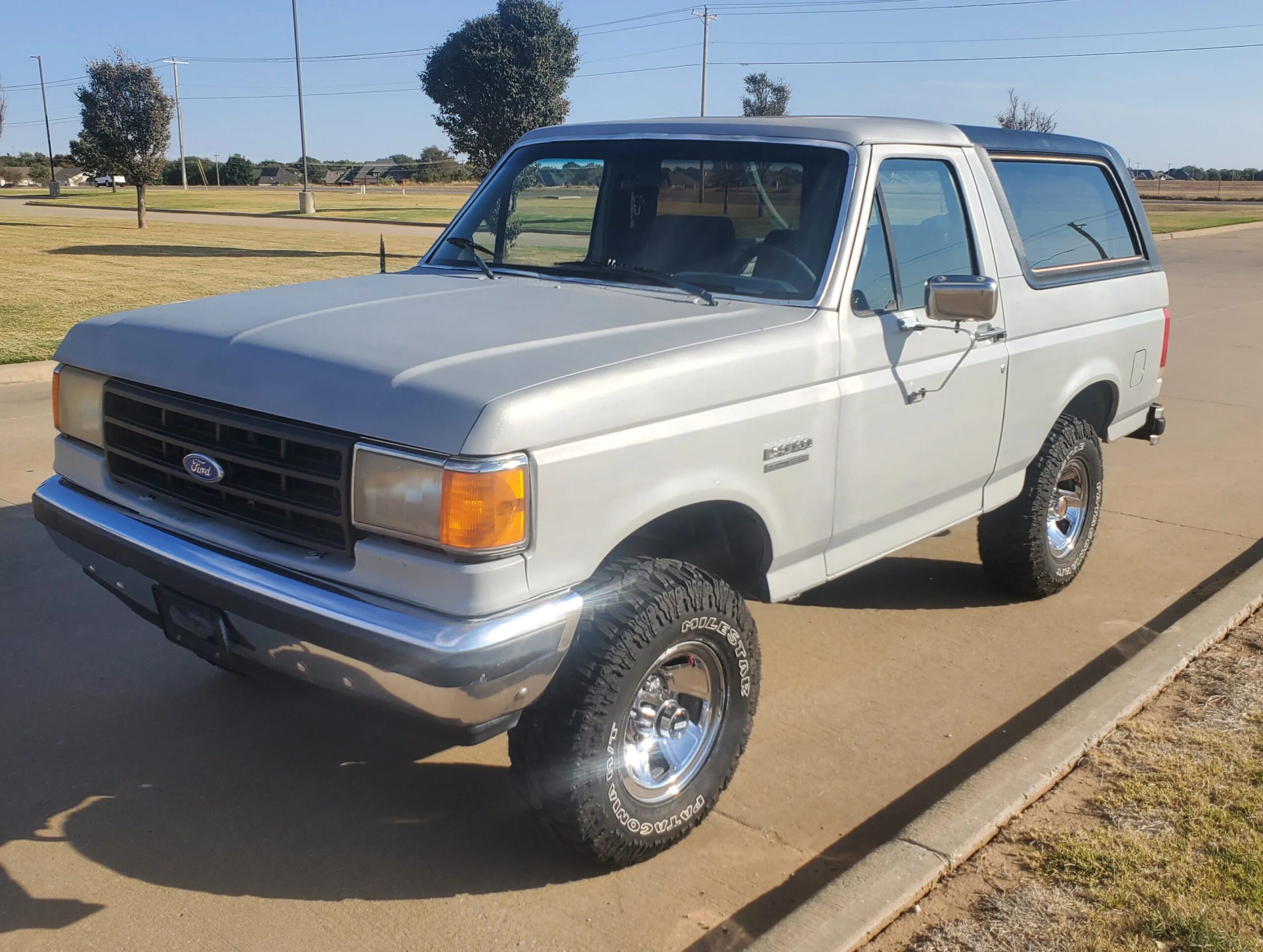 Ford-Bronco-2-door-1988-Gray-Blue
