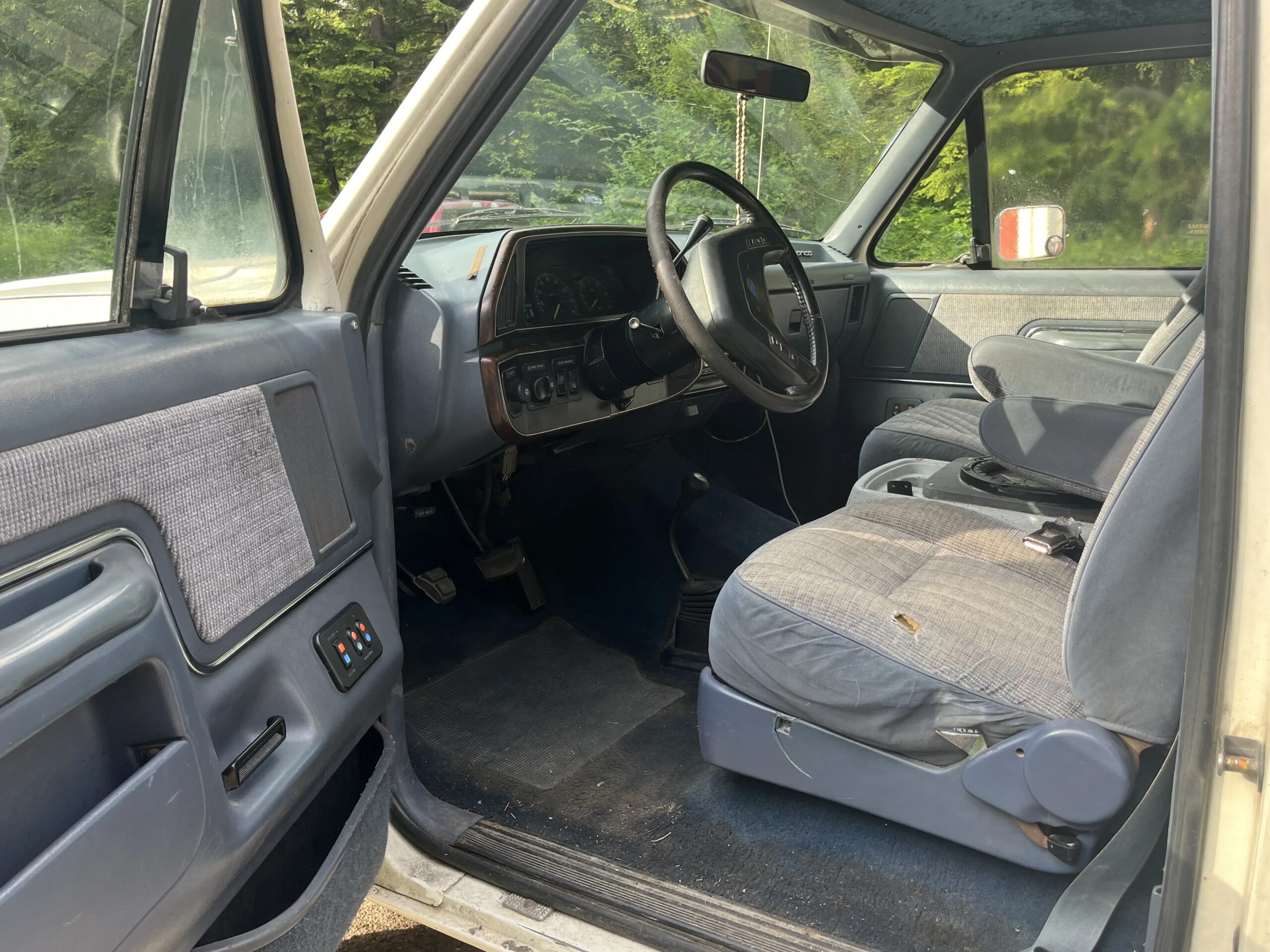 Ford-Bronco-2-door-1990-White-17