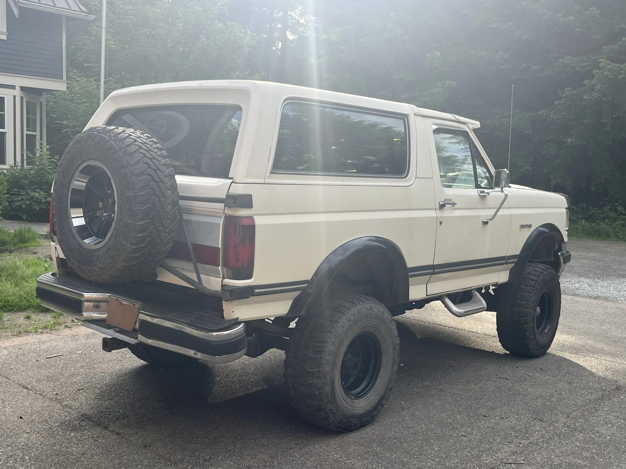 Ford-Bronco-2-door-1990-White