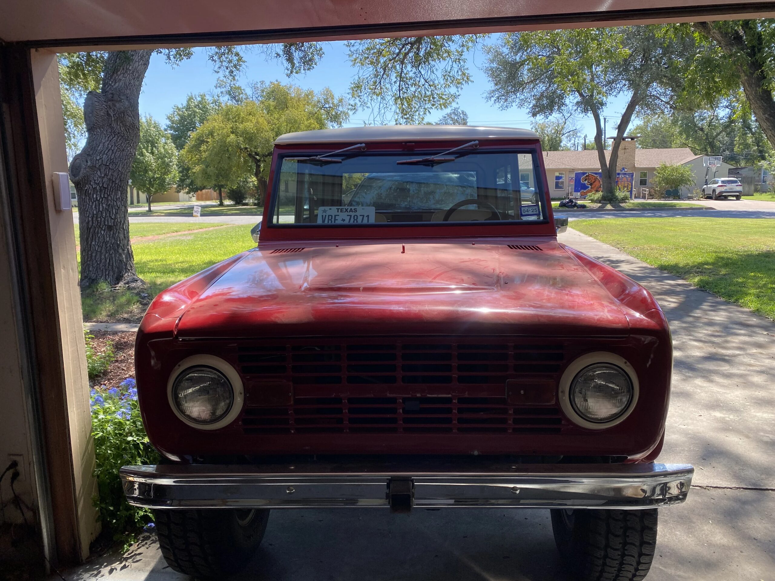 Ford-Bronco-2-door-first-edition-1969-Red-Off-White-1