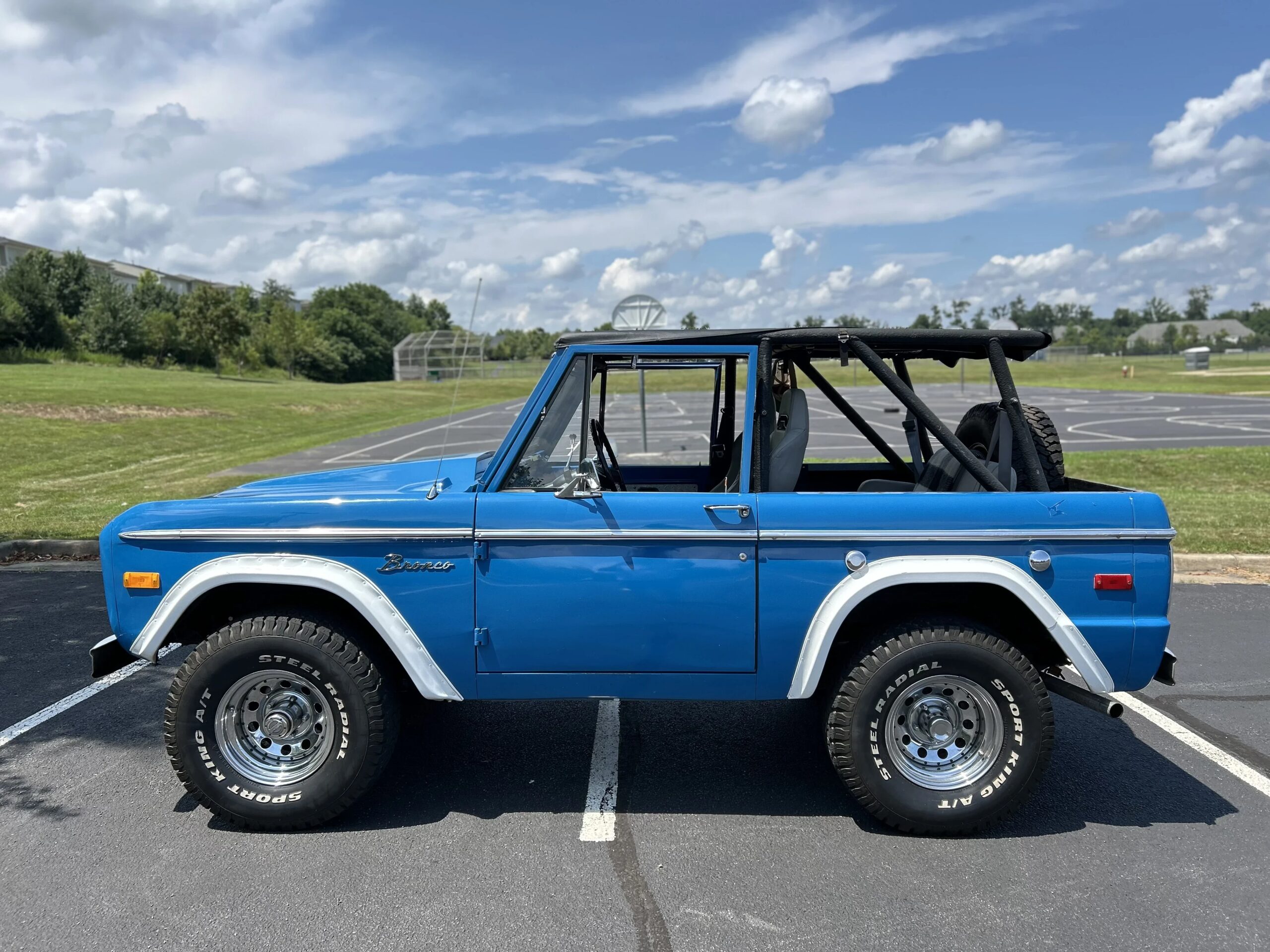 Ford-Bronco-2-door-first-edition-1975-Blue-Gray-10
