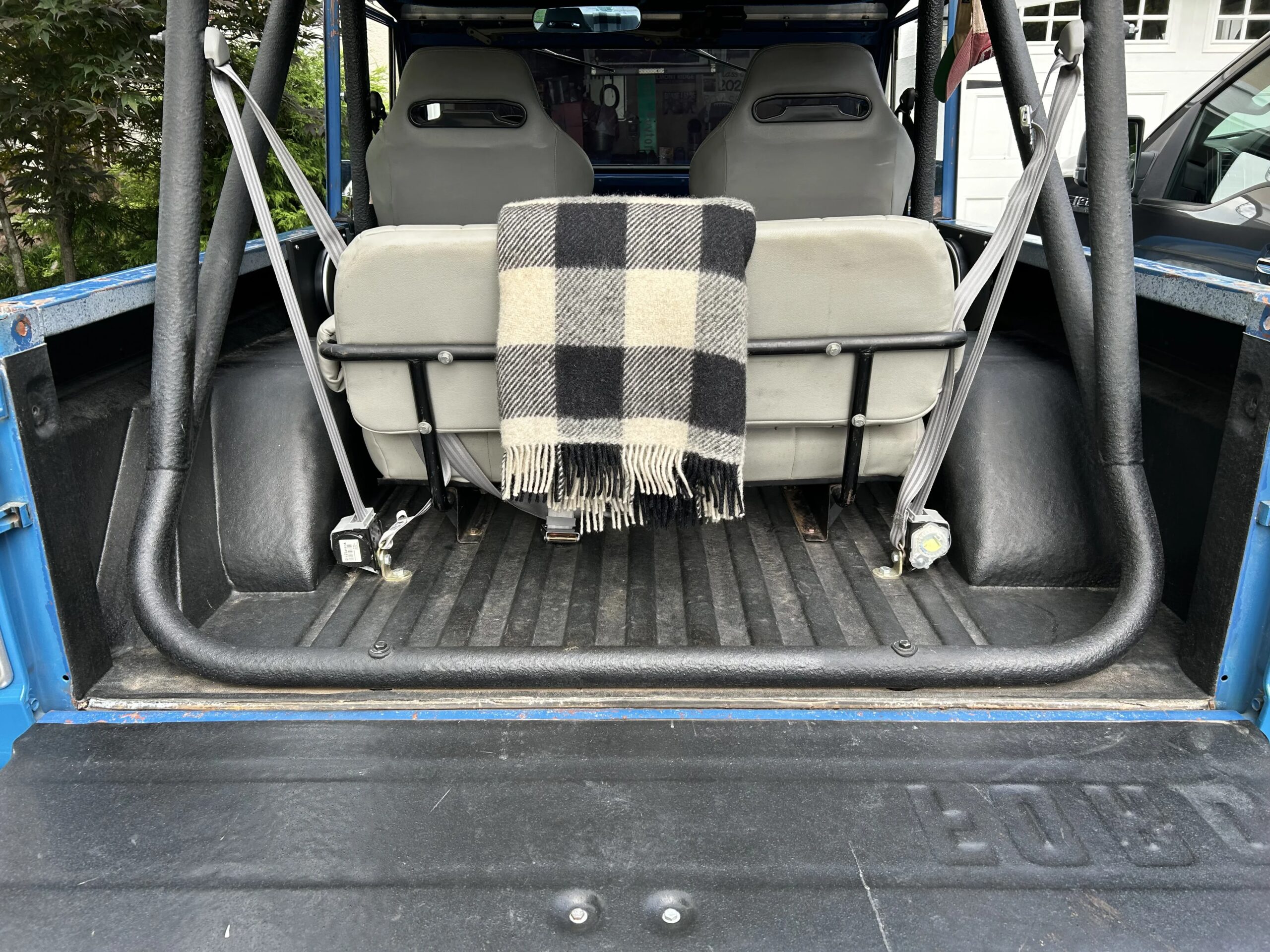 Ford-Bronco-2-door-first-edition-1975-Blue-Gray-19