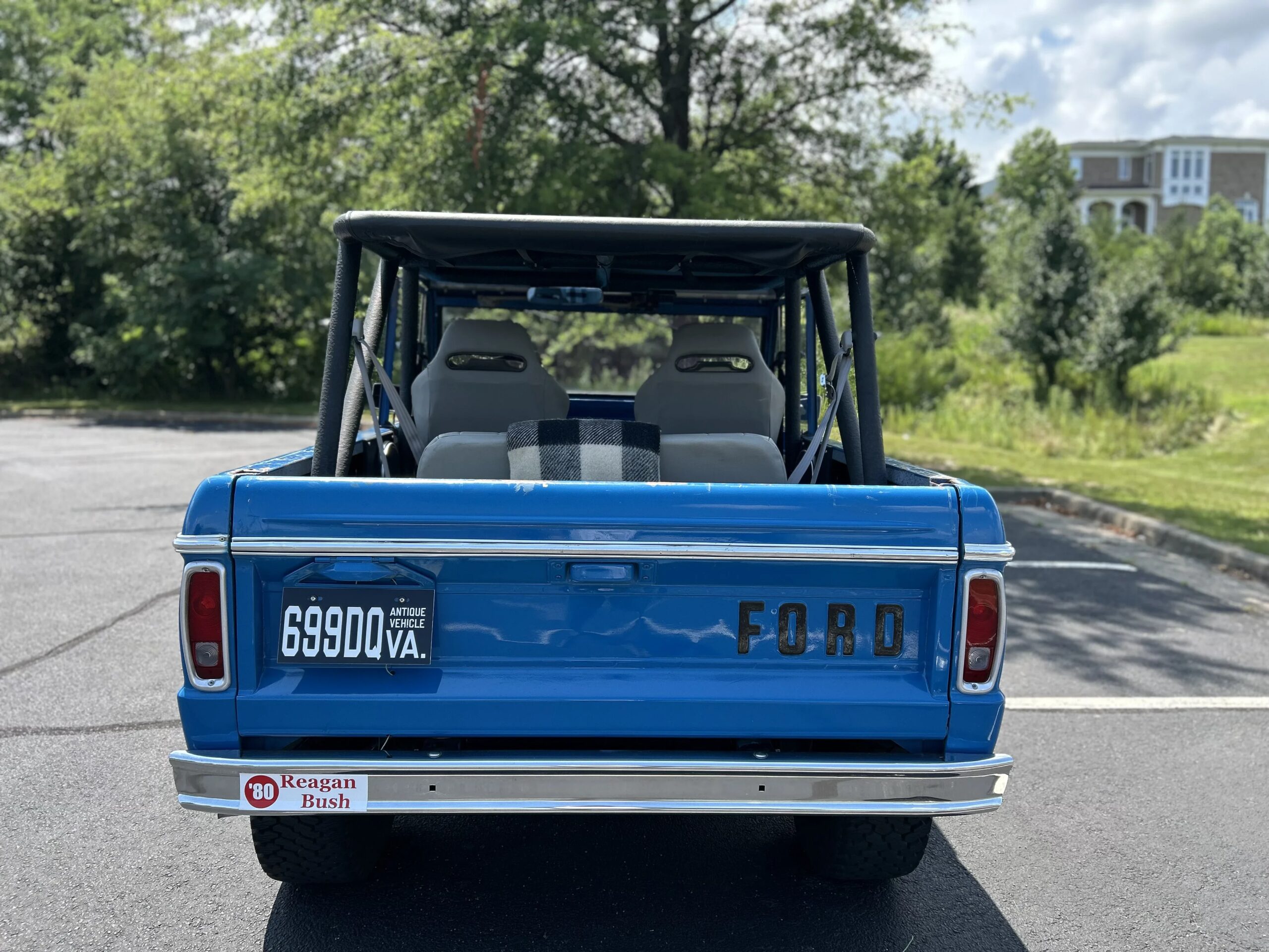 Ford-Bronco-2-door-first-edition-1975-Blue-Gray-22