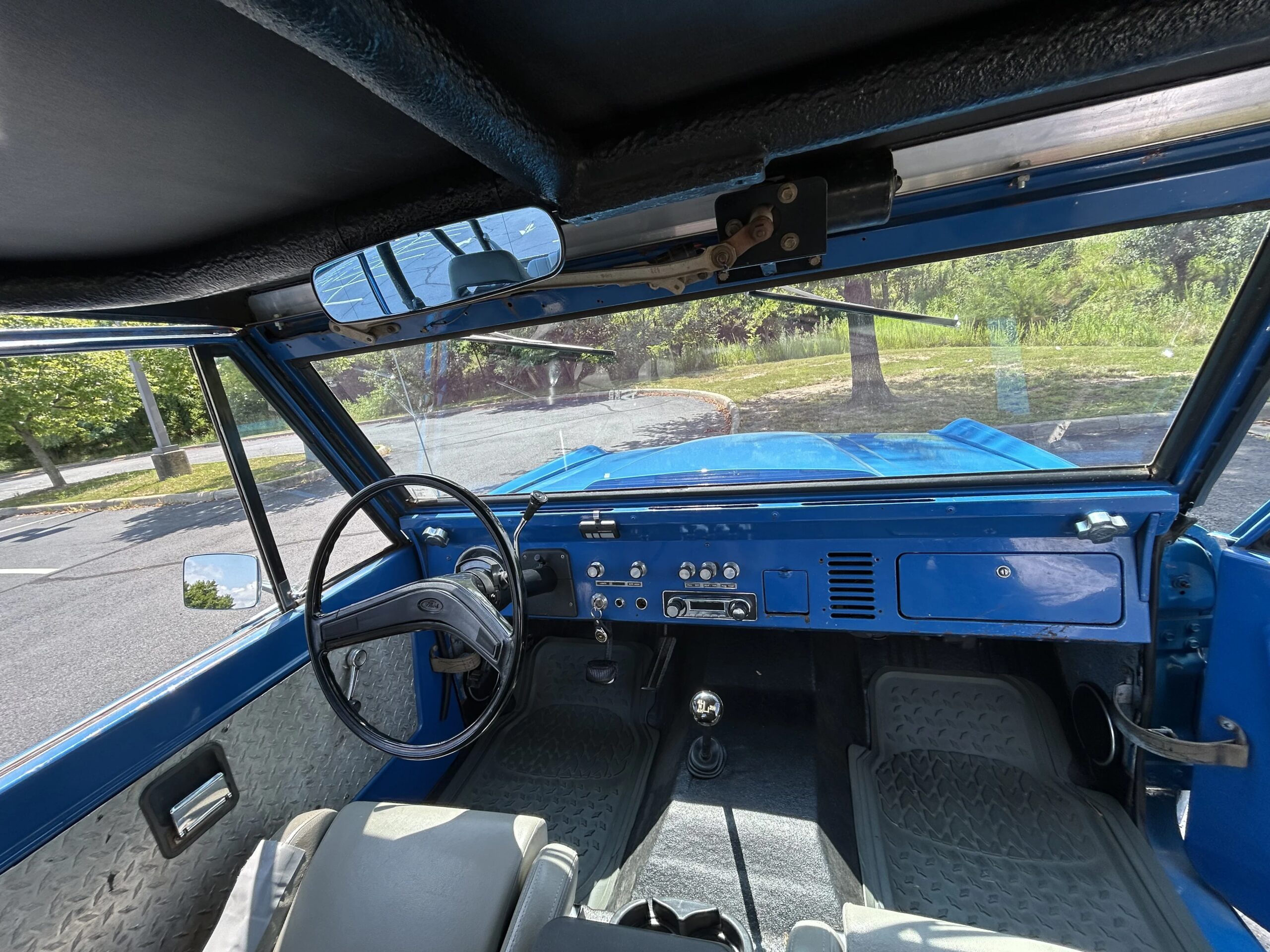 Ford-Bronco-2-door-first-edition-1975-Blue-Gray-23