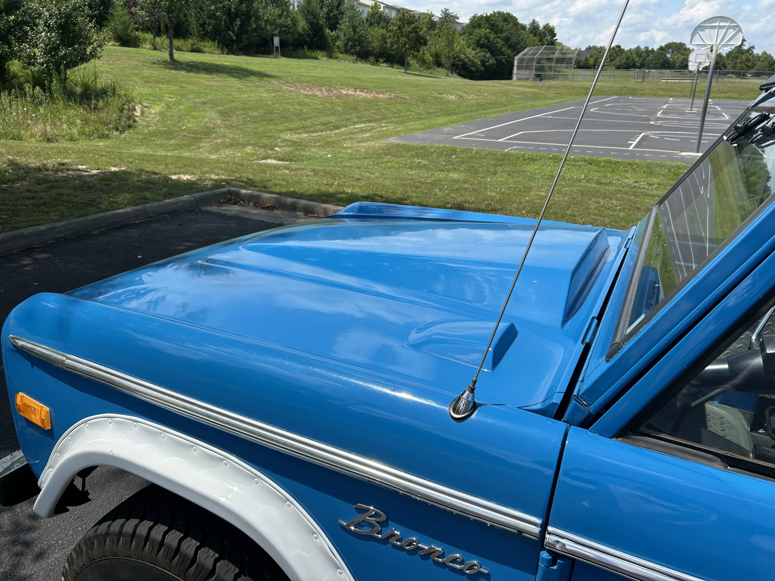 Ford-Bronco-2-door-first-edition-1975-Blue-Gray-7