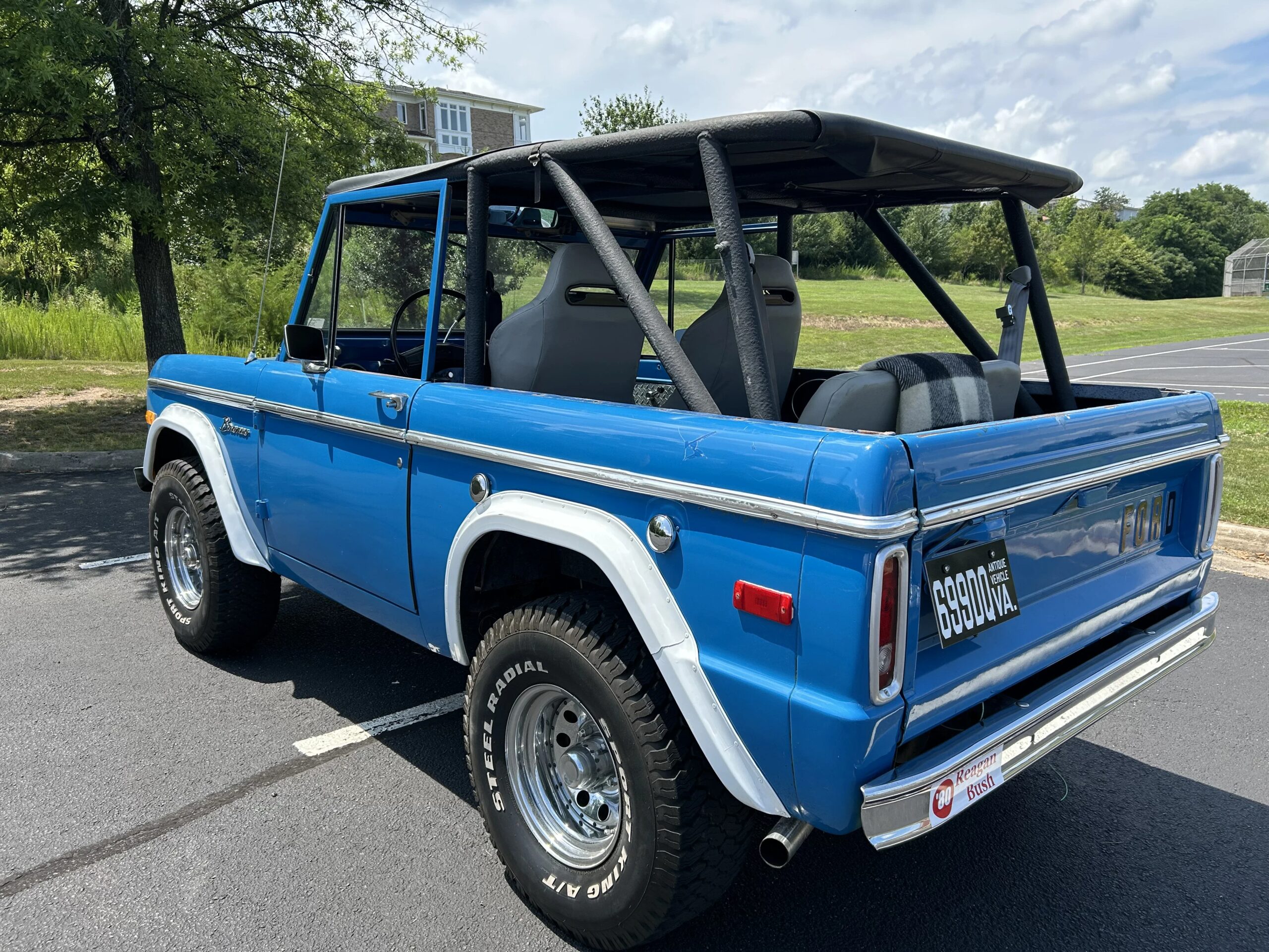 Ford-Bronco-2-door-first-edition-1975-Blue-Gray-9