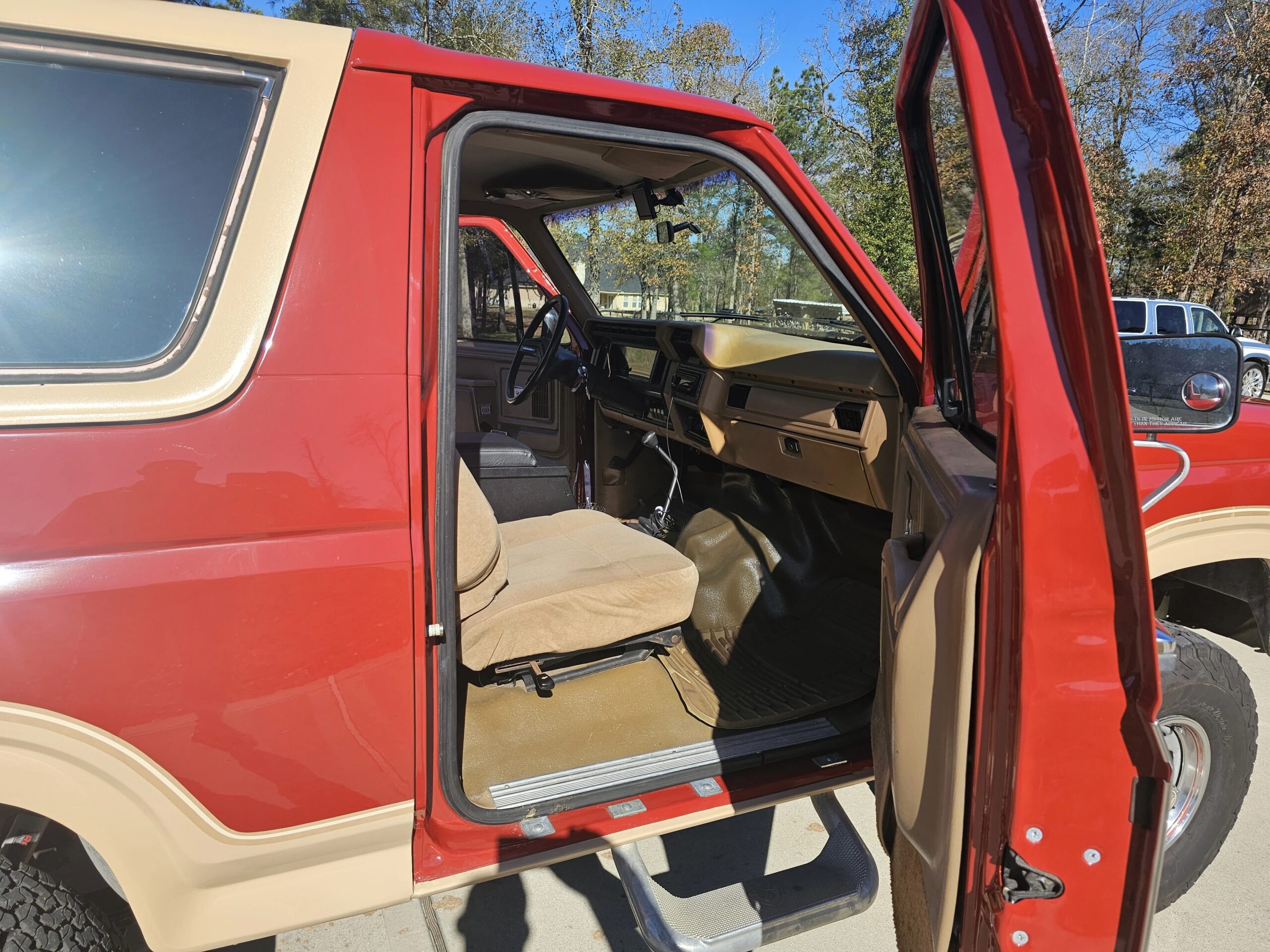 Ford-Bronco-eddie-bauer-1985-Red-Tan-1