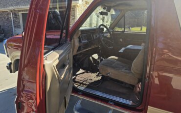 Ford-Bronco-eddie-bauer-1985-Red-Tan-5