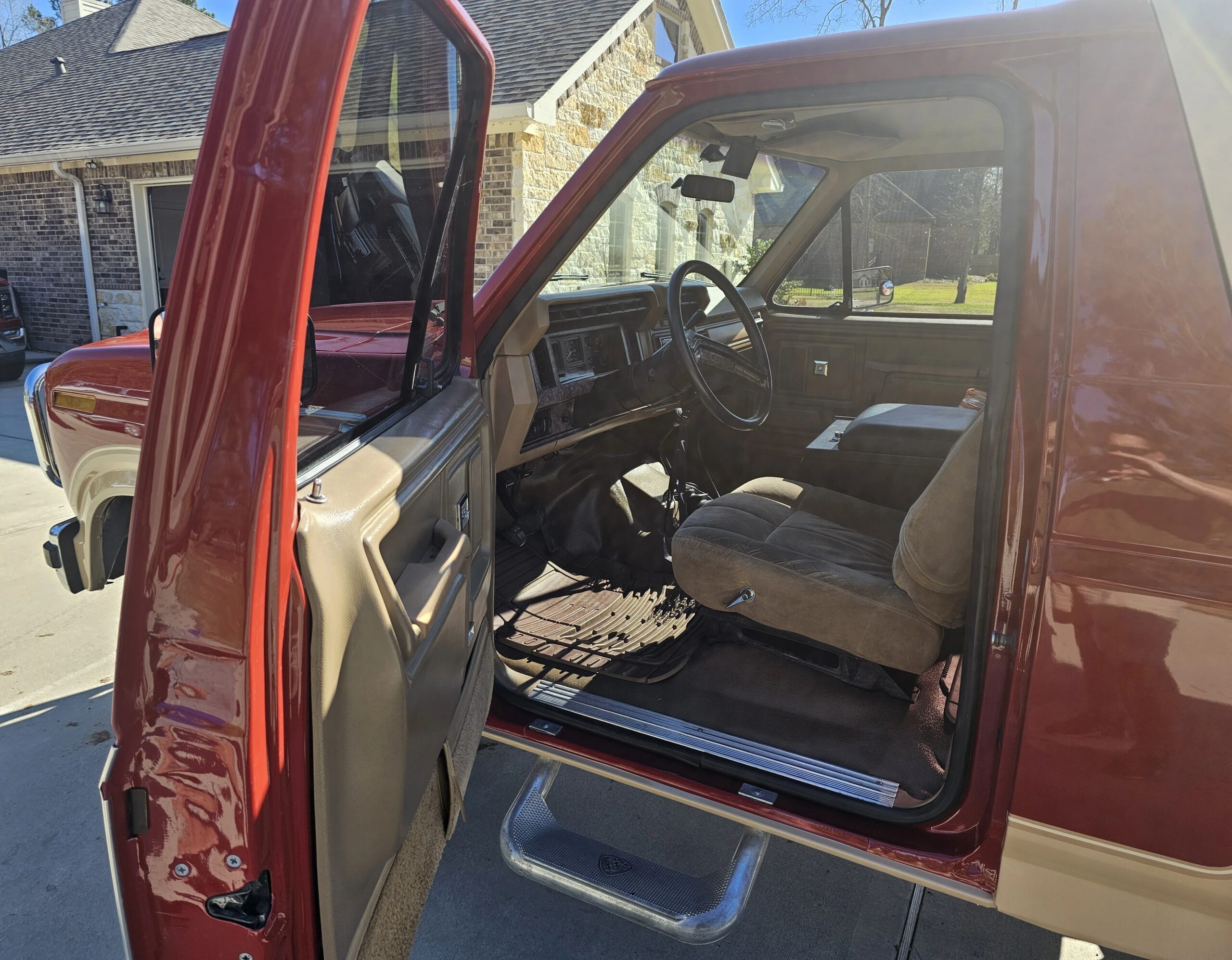 Ford-Bronco-eddie-bauer-1985-Red-Tan-5