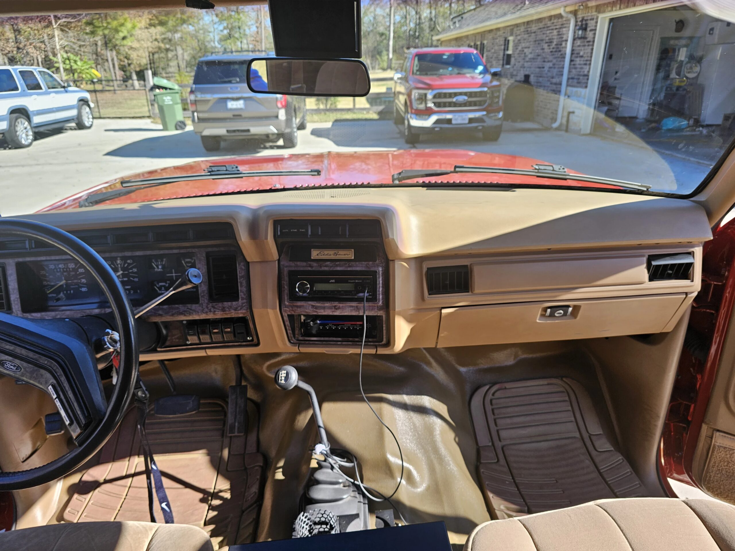 Ford-Bronco-eddie-bauer-1985-Red-Tan-9