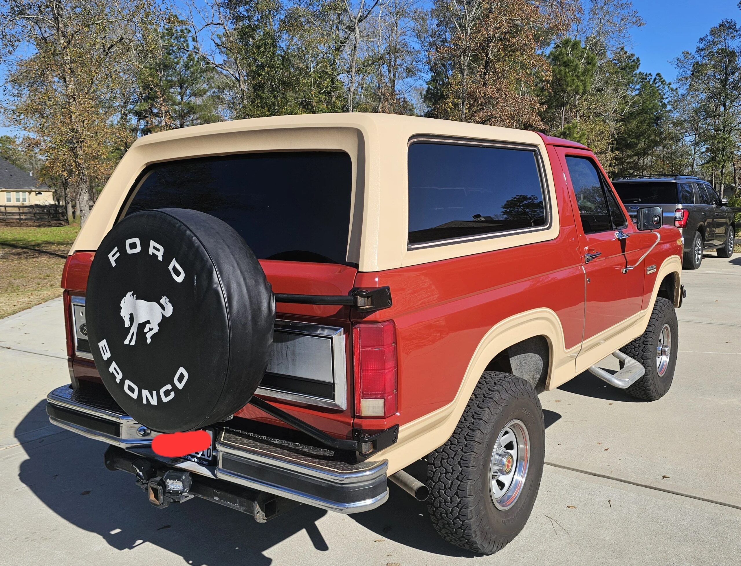 Ford-Bronco-eddie-bauer-1985-Red-Tan