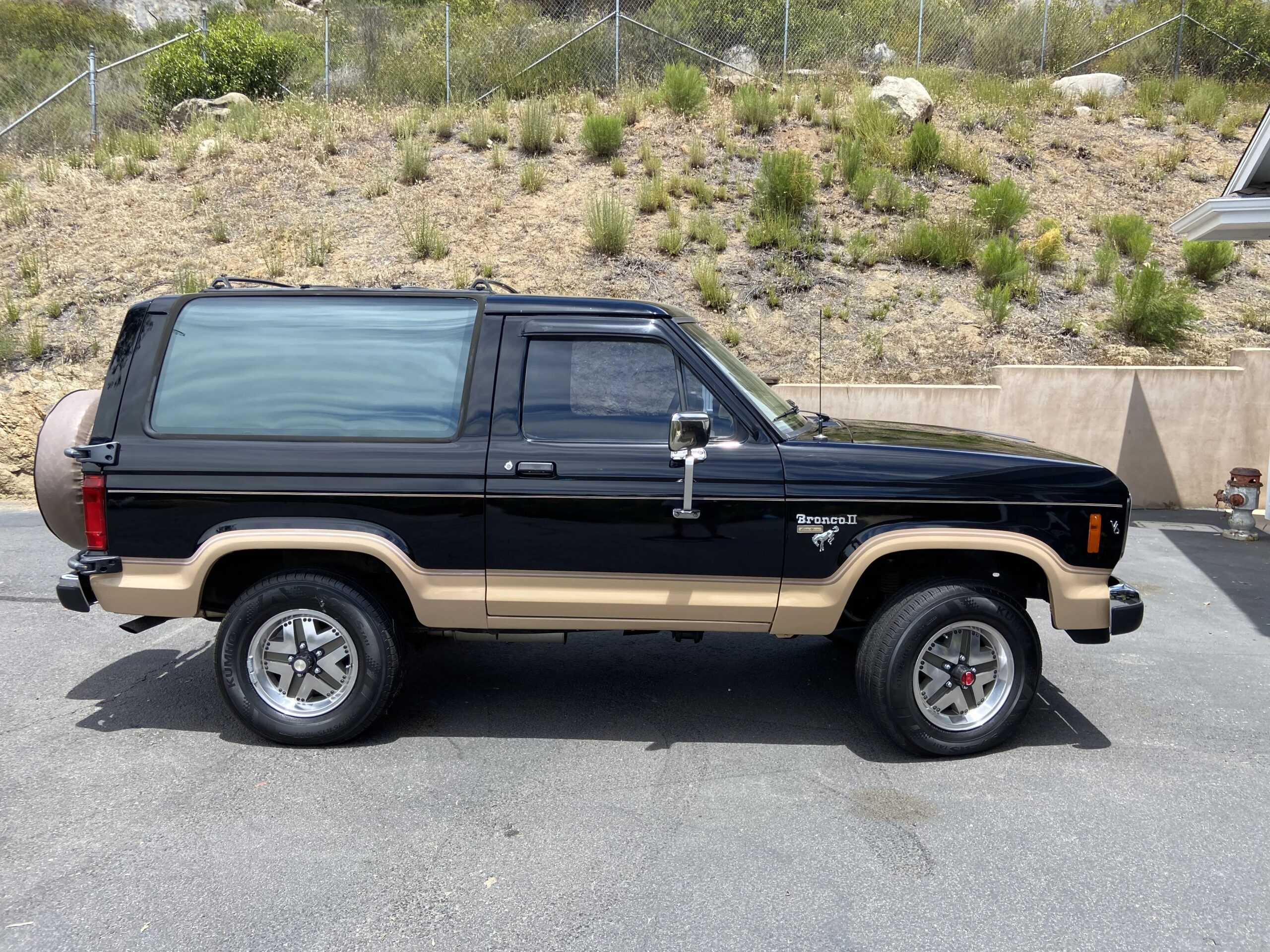 Ford-Bronco-ii-4wd-1988-Black-Tan-1