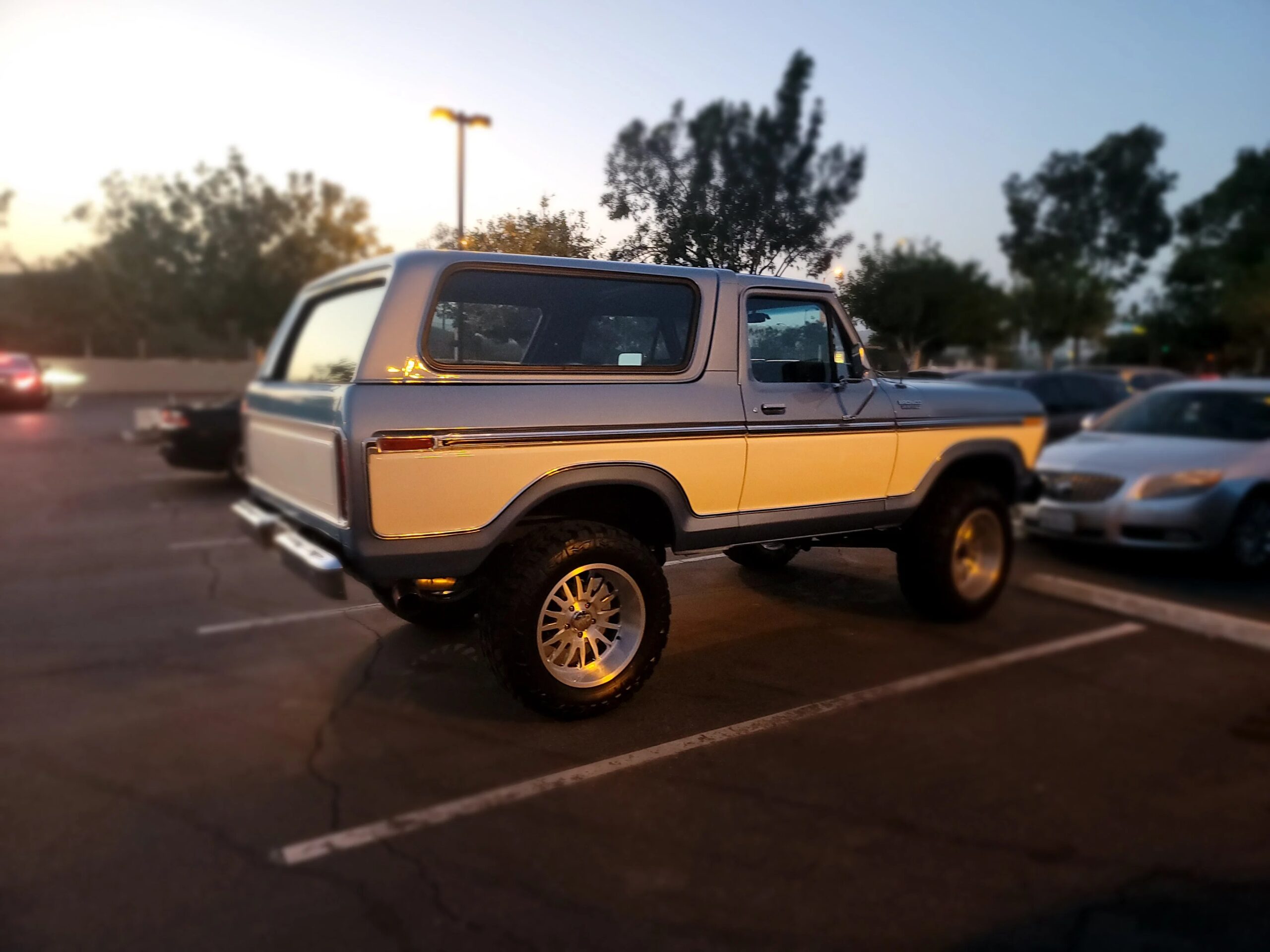 Ford-Bronco-xlt-1979-Blue-11