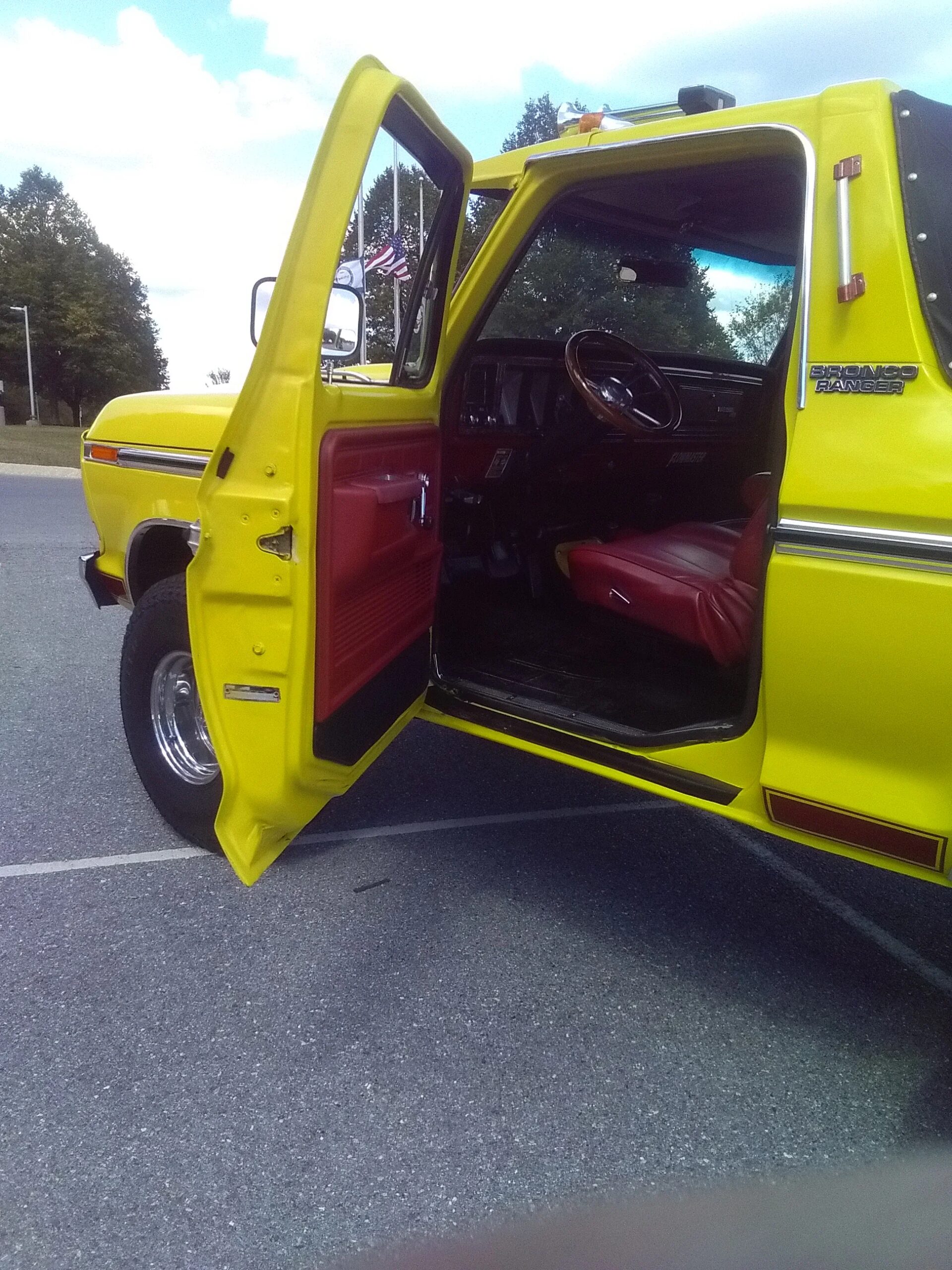 Ford-Bronco-xlt-1979-Yellow-Red-1