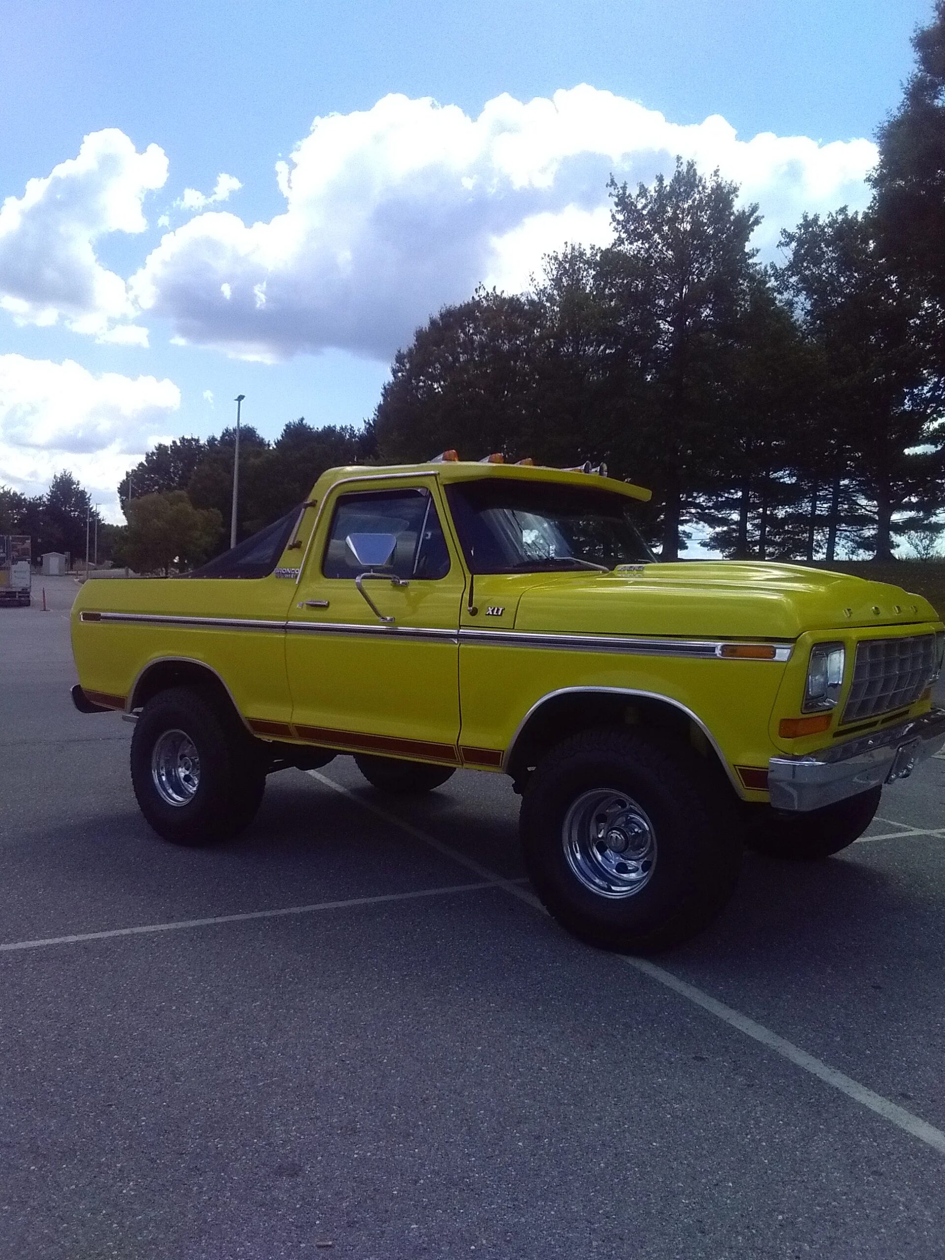Ford-Bronco-xlt-1979-Yellow-Red-2