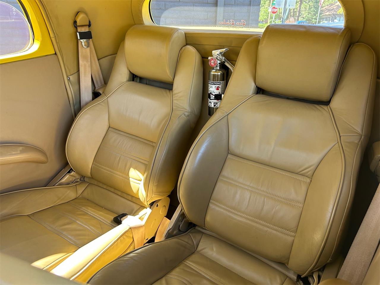 Ford-Coupe-1933-Yellow-Tan-12