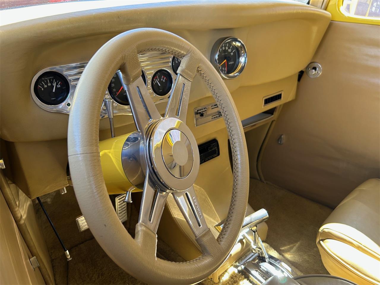 Ford-Coupe-1933-Yellow-Tan-13