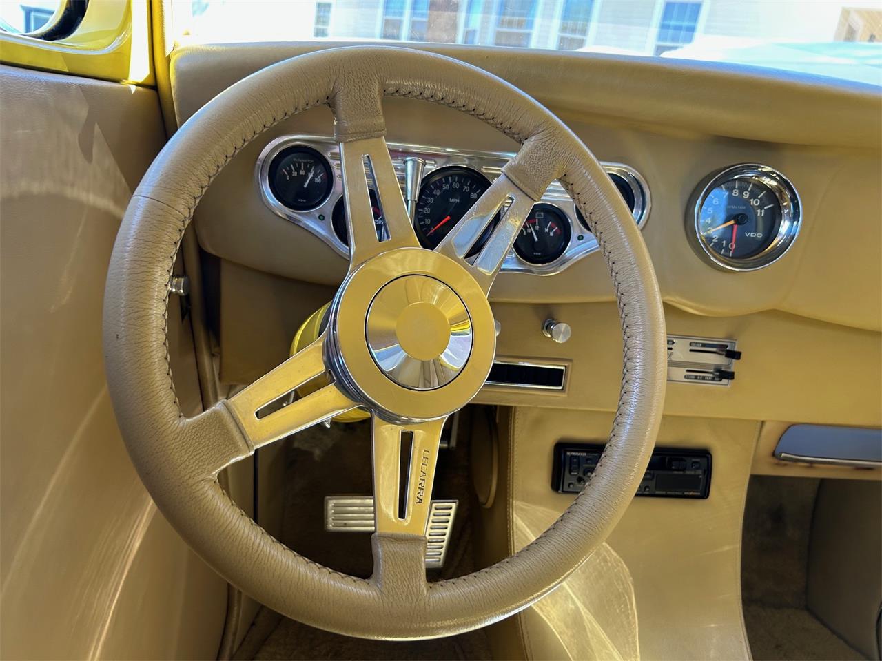 Ford-Coupe-1933-Yellow-Tan-14