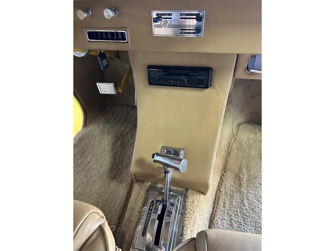 Ford-Coupe-1933-Yellow-Tan-15