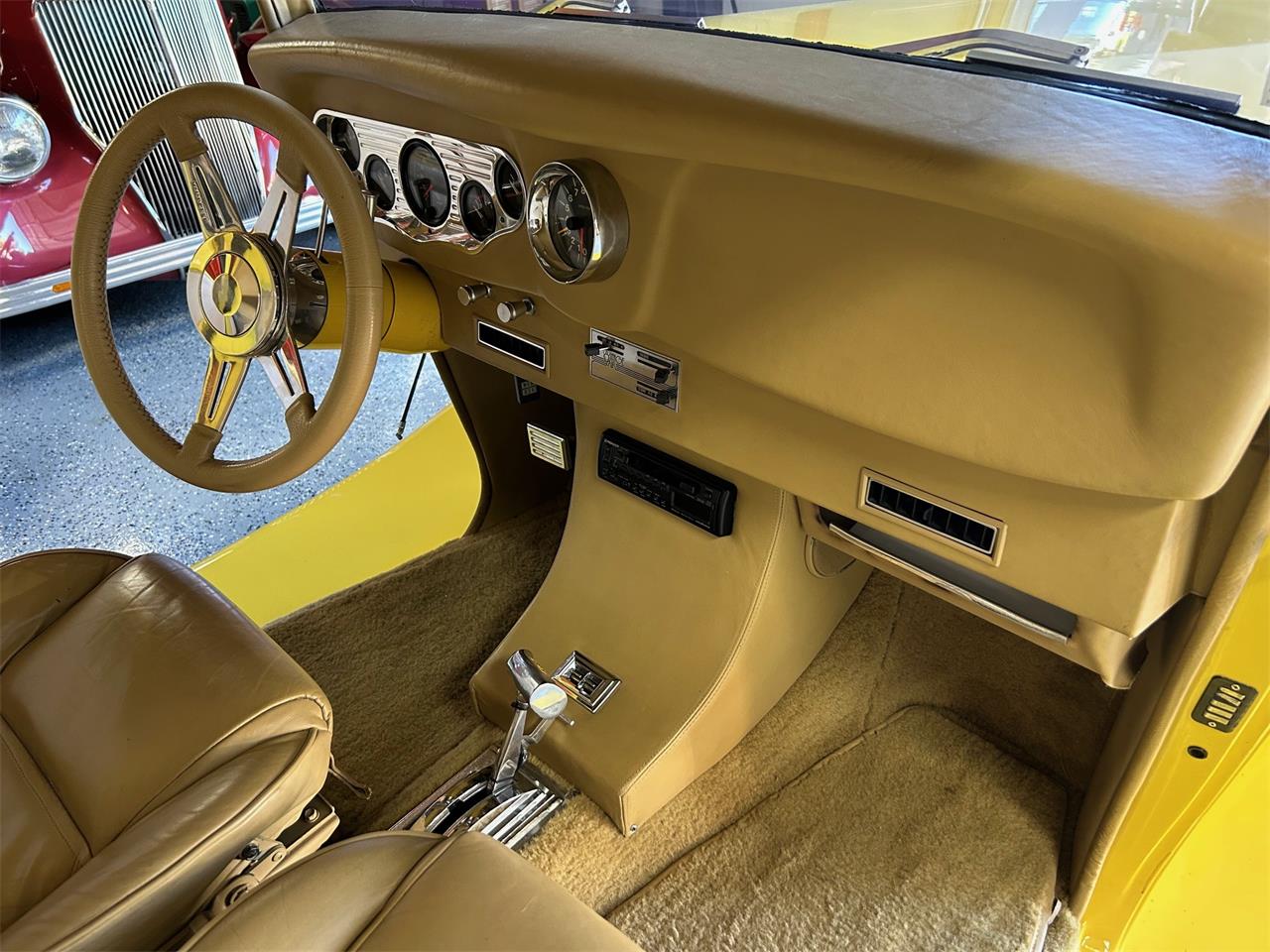 Ford-Coupe-1933-Yellow-Tan-20