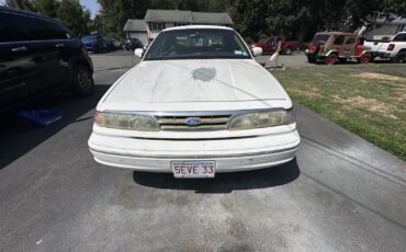 Ford-Crown-Victoria-1996-1