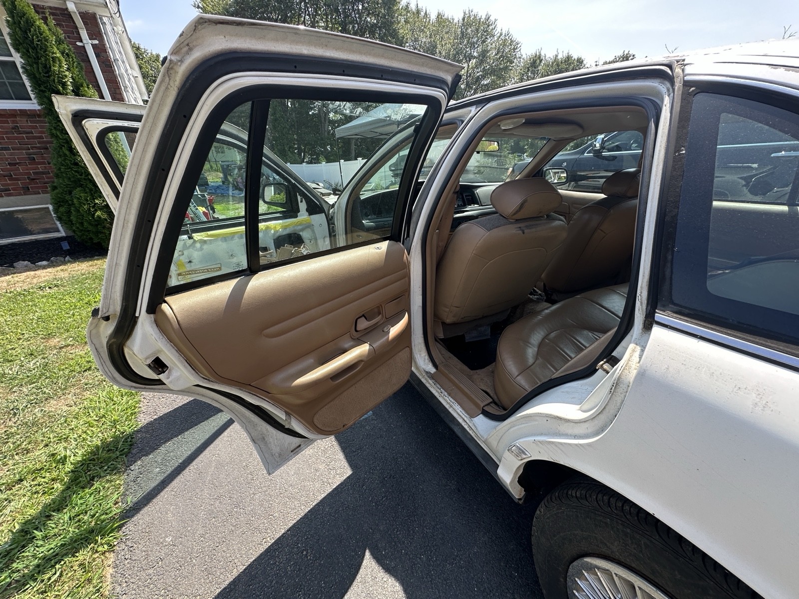Ford-Crown-Victoria-1996-10