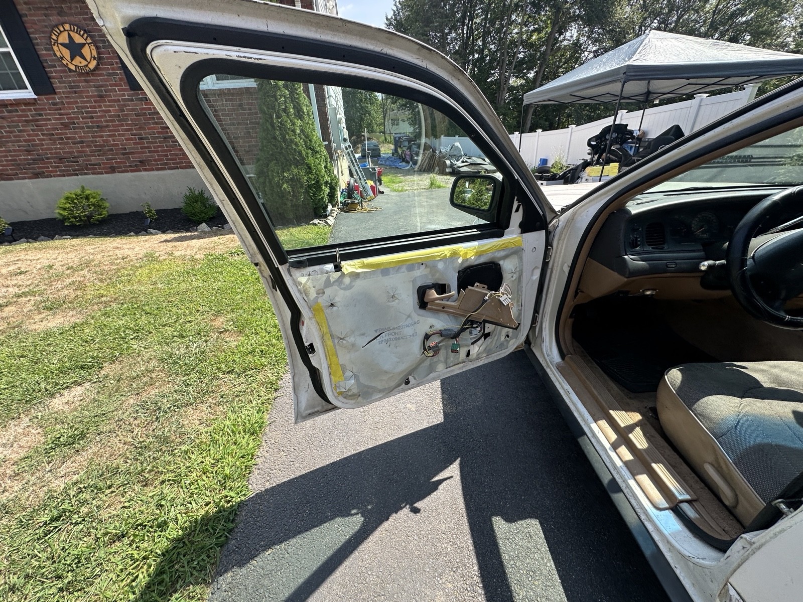 Ford-Crown-Victoria-1996-11