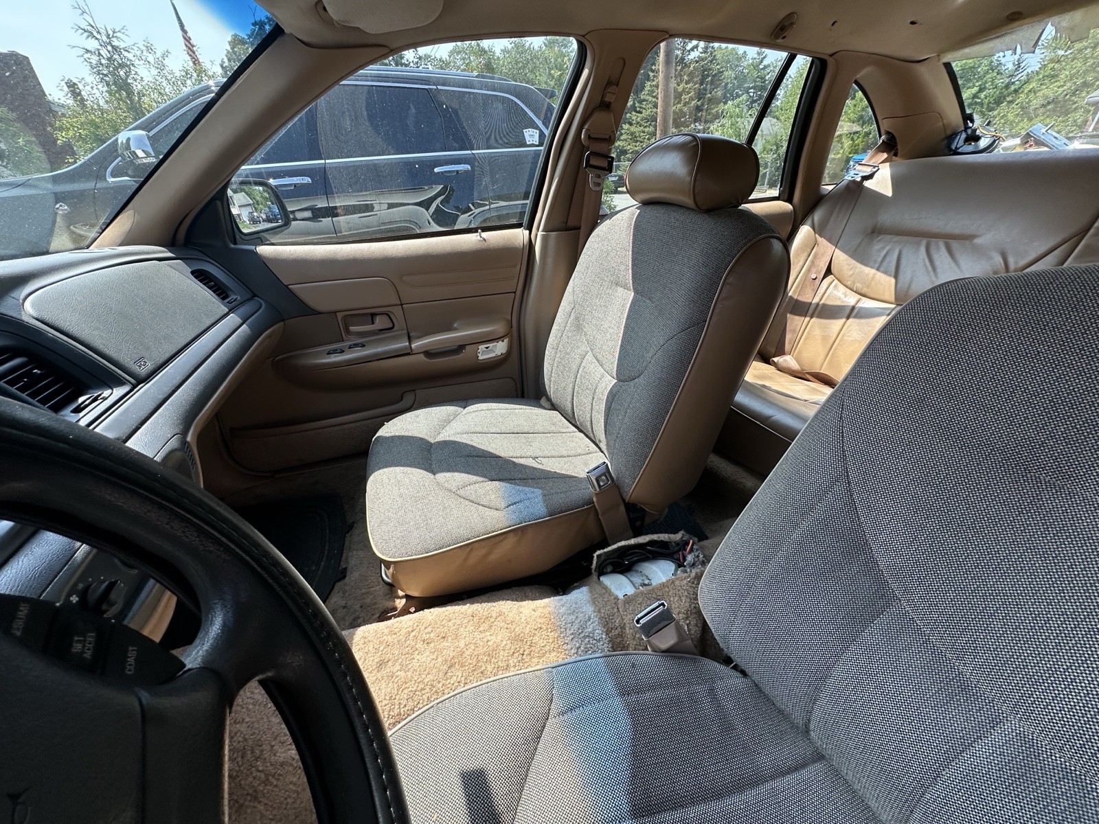 Ford-Crown-Victoria-1996-13