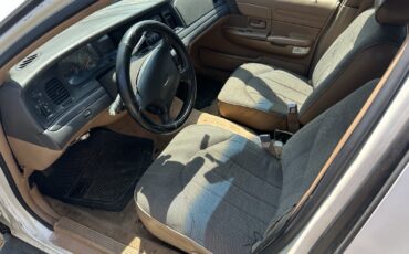 Ford-Crown-Victoria-1996-14