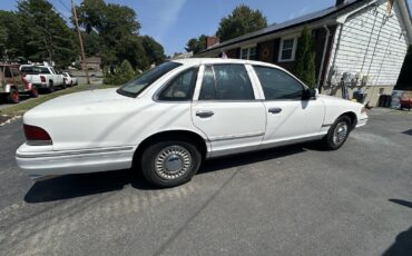 Ford-Crown-Victoria-1996-2