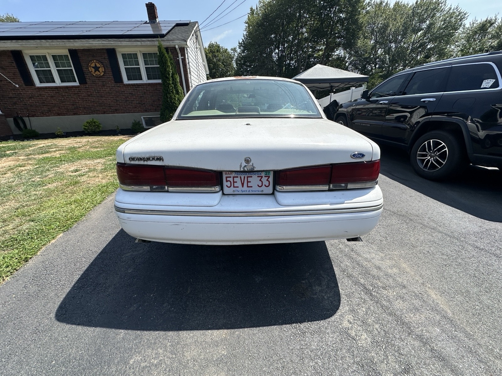 Ford-Crown-Victoria-1996-3