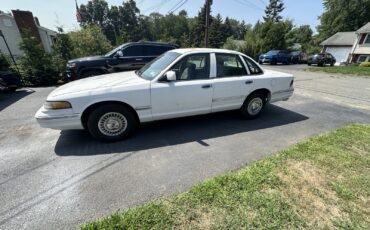 Ford-Crown-Victoria-1996
