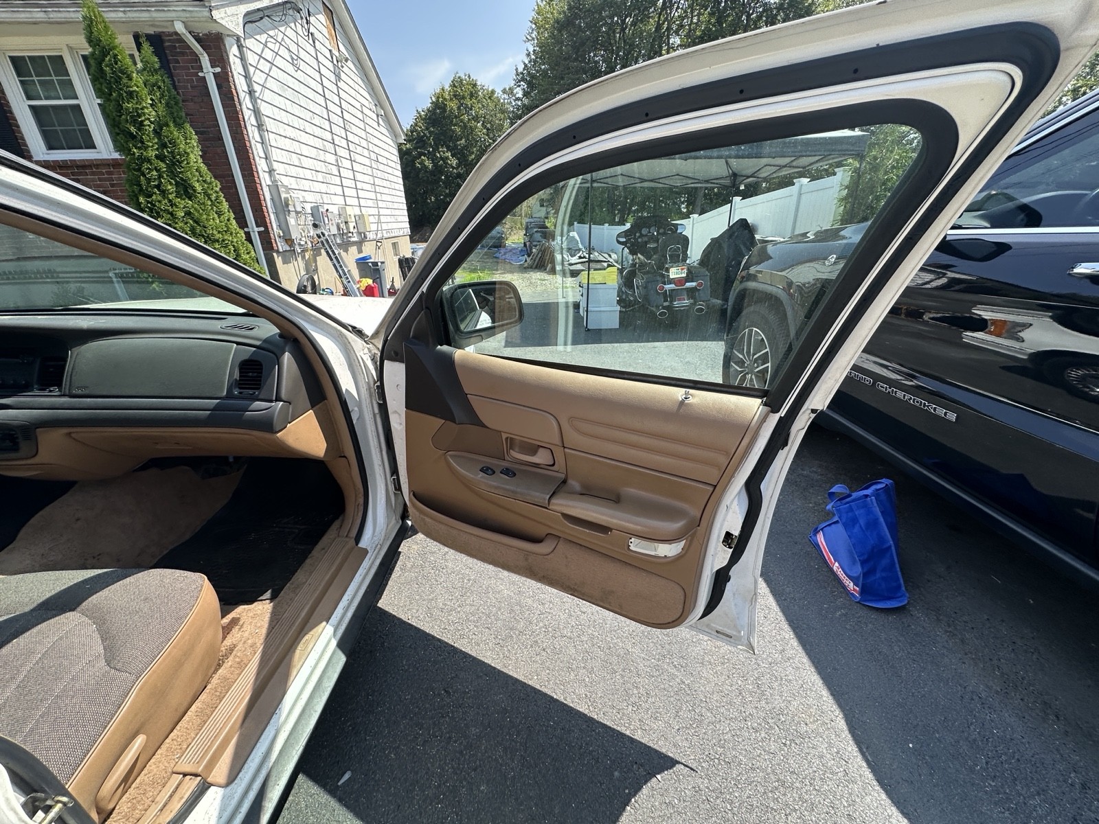 Ford-Crown-Victoria-1996-5