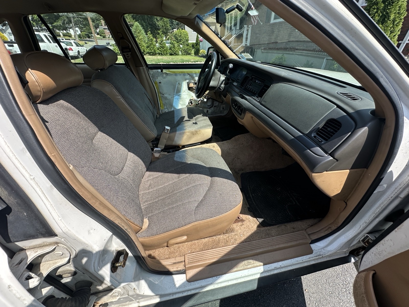 Ford-Crown-Victoria-1996-6
