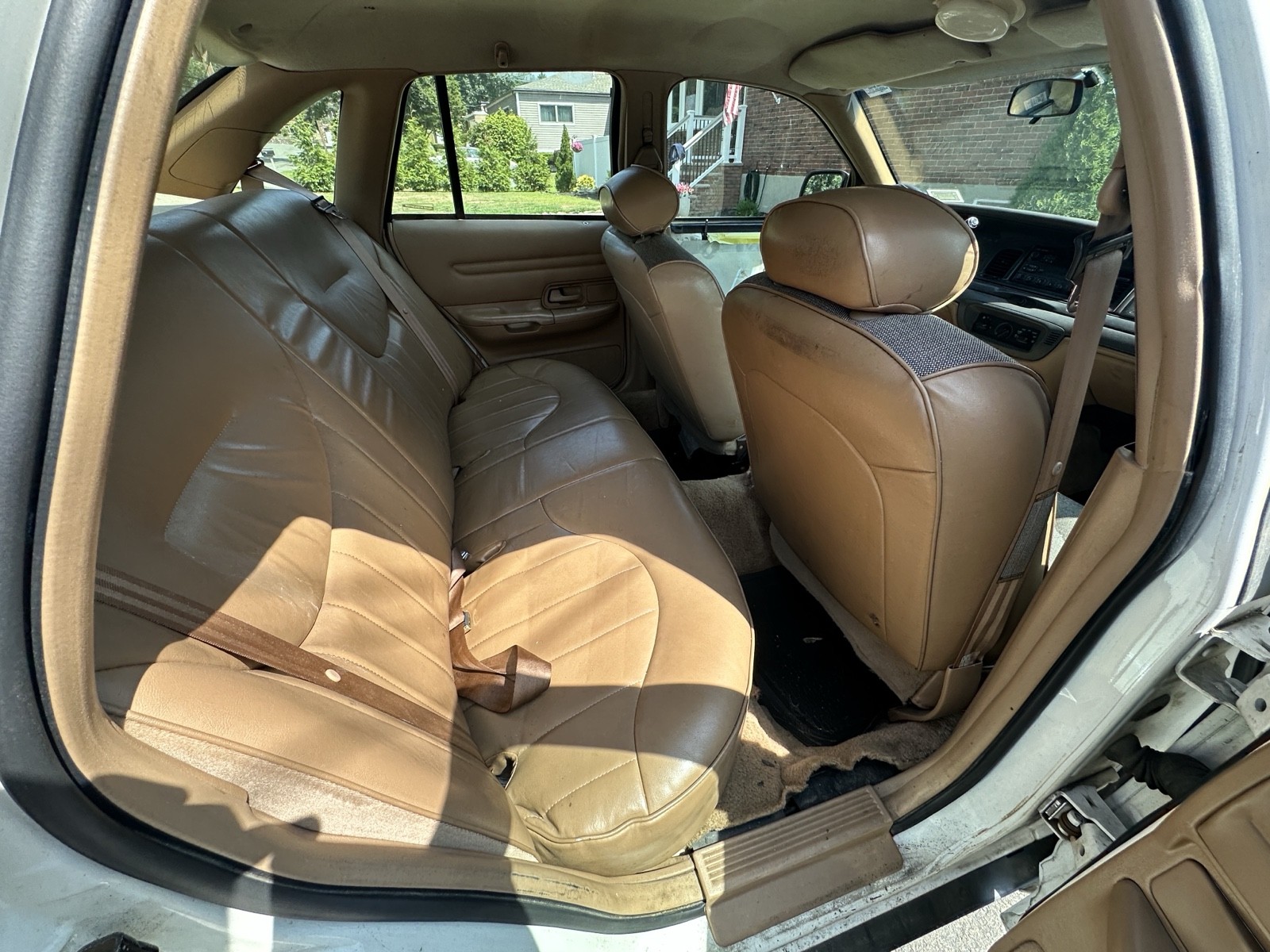 Ford-Crown-Victoria-1996-7