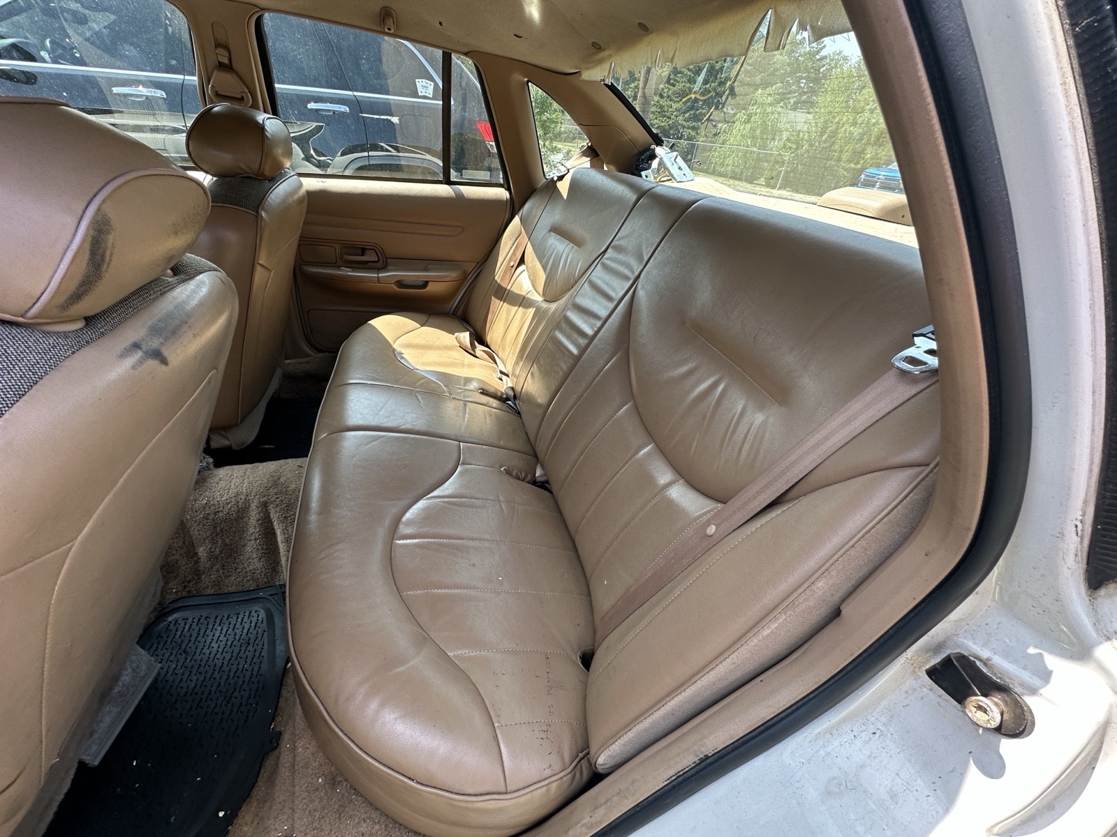 Ford-Crown-Victoria-1996-9