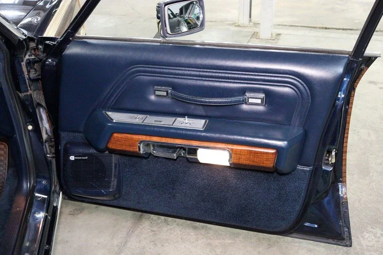 Ford-Crown-victoria-country-squire-lx-wagon-1990-Blue-Blue-6